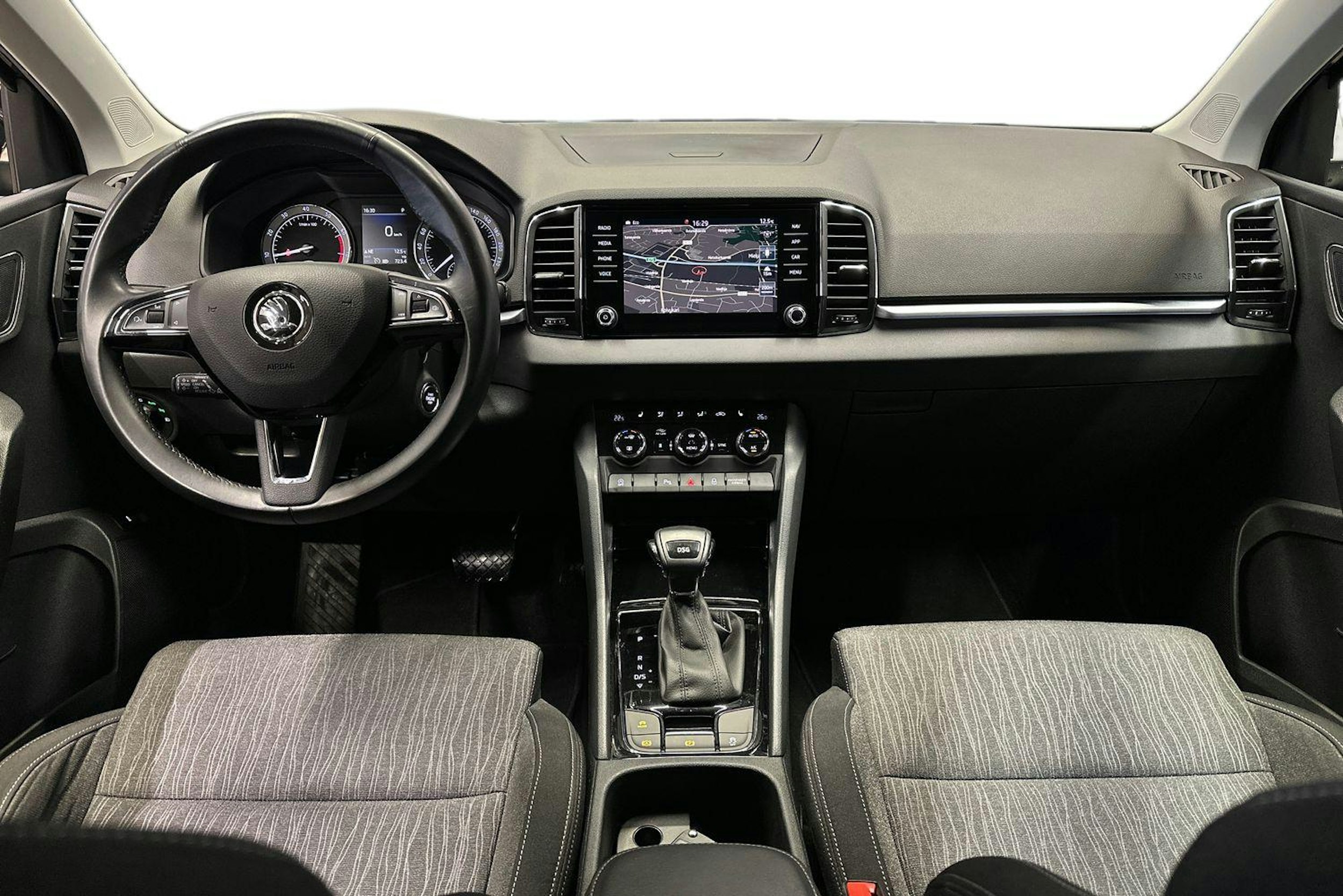 musta Skoda Karoq 2019 kuva 9.