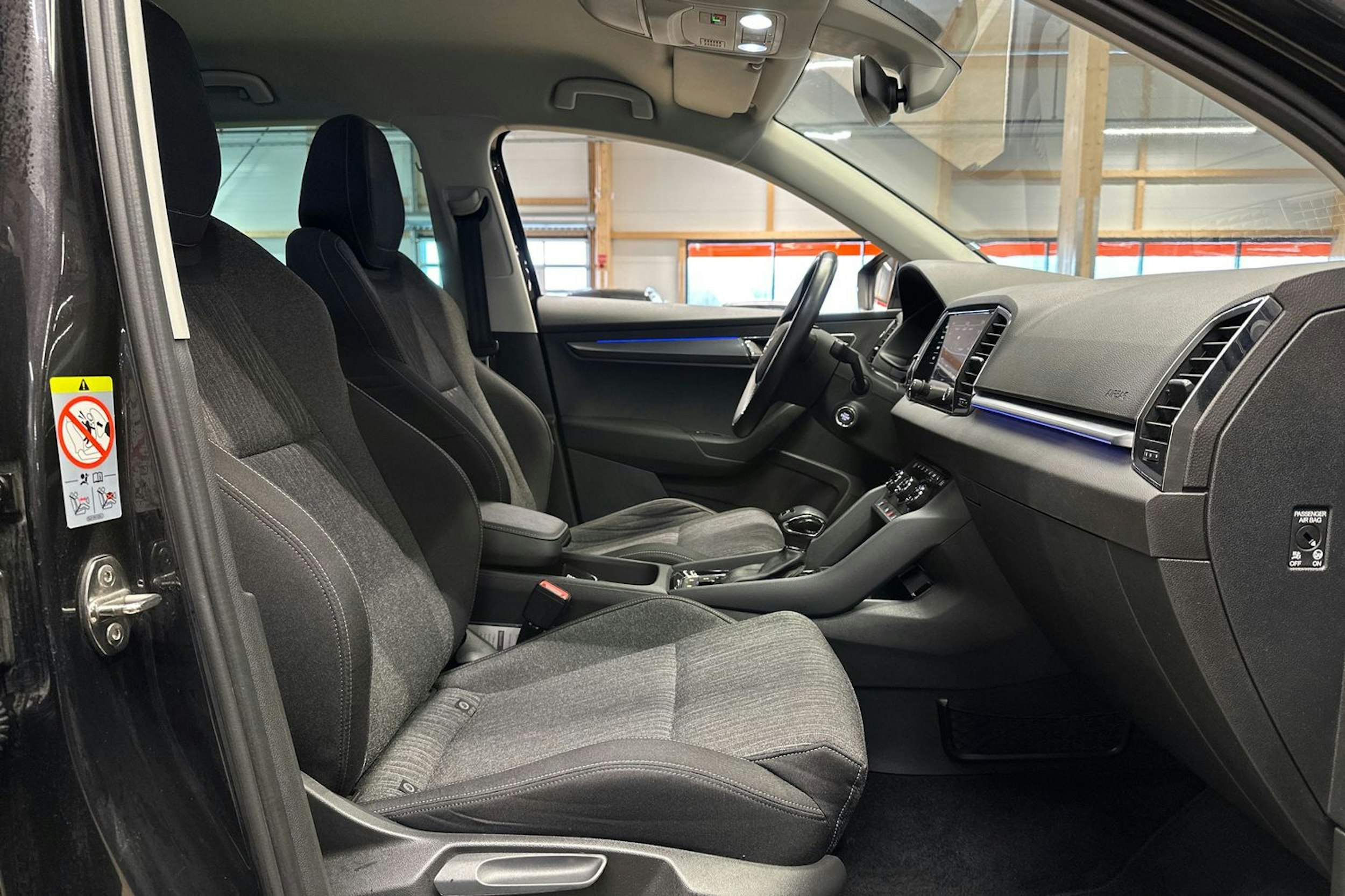 musta Skoda Karoq 2019 kuva 14.