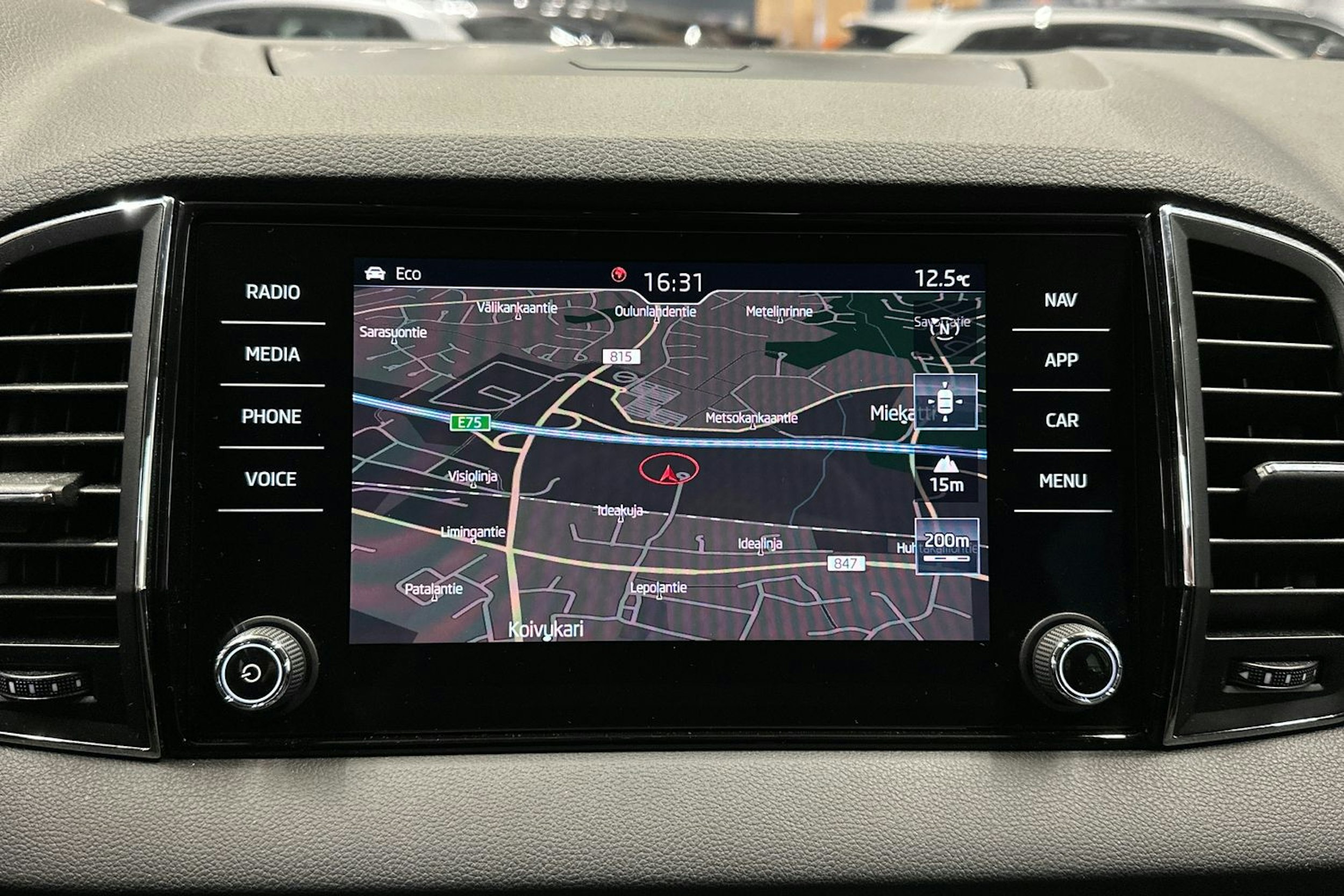 musta Skoda Karoq 2019 kuva 17.