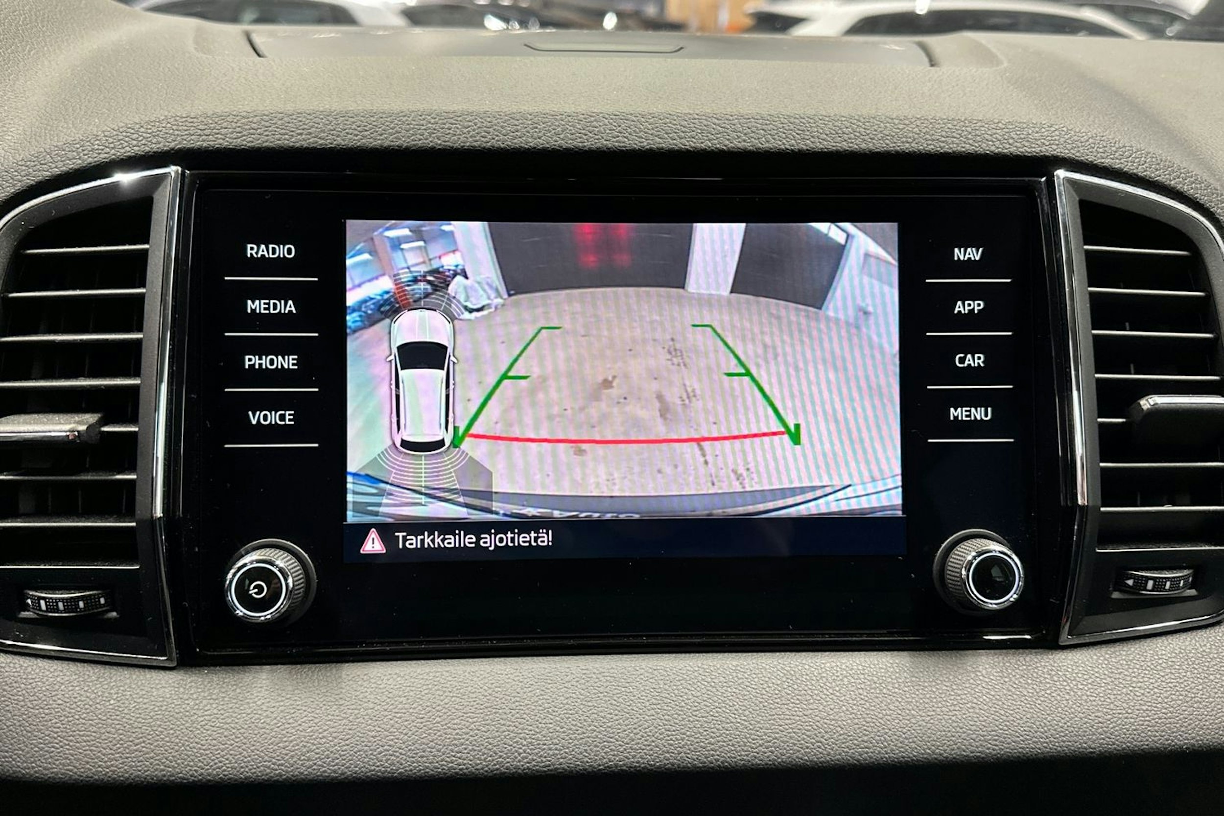 musta Skoda Karoq 2019 kuva 18.