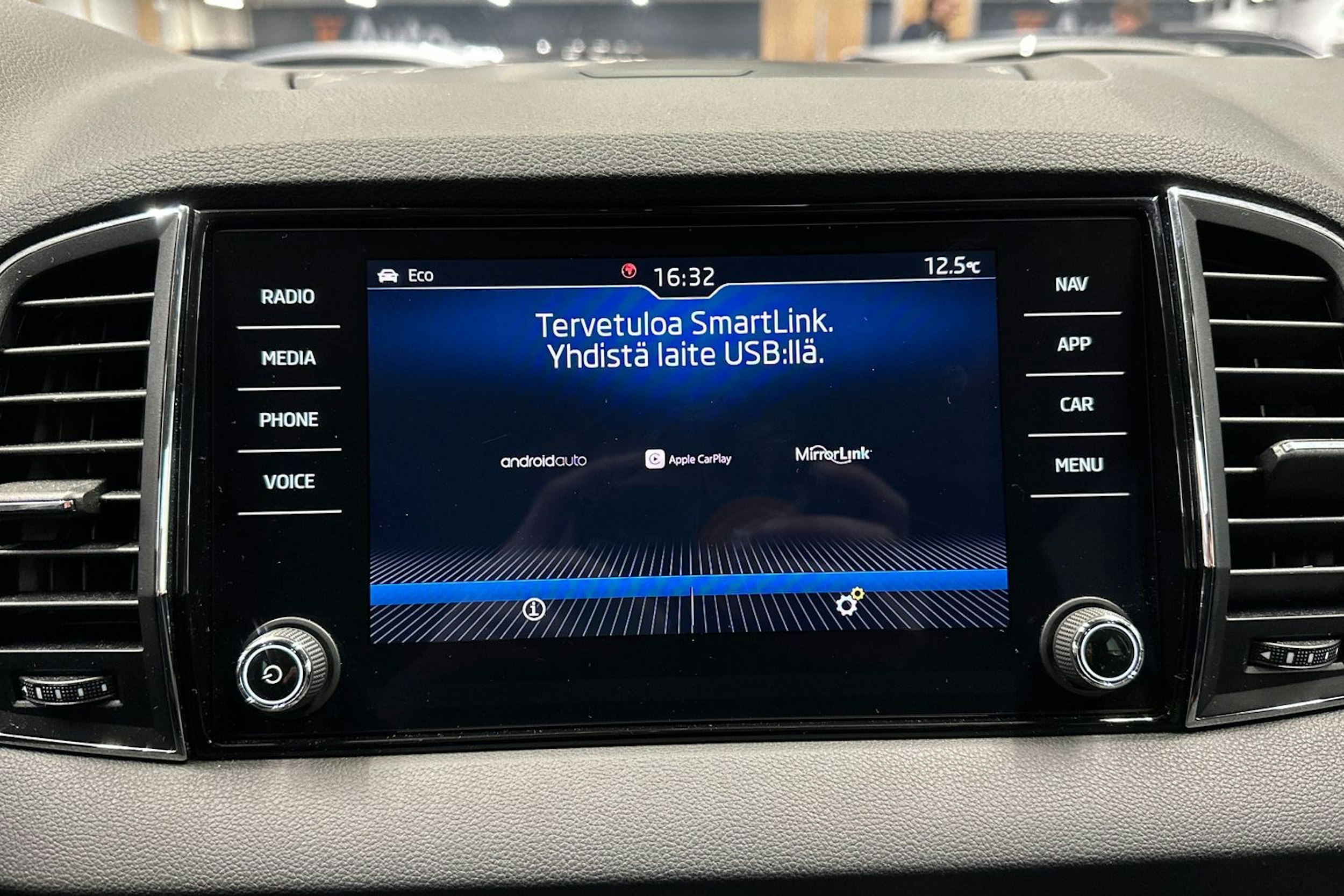 musta Skoda Karoq 2019 kuva 20.