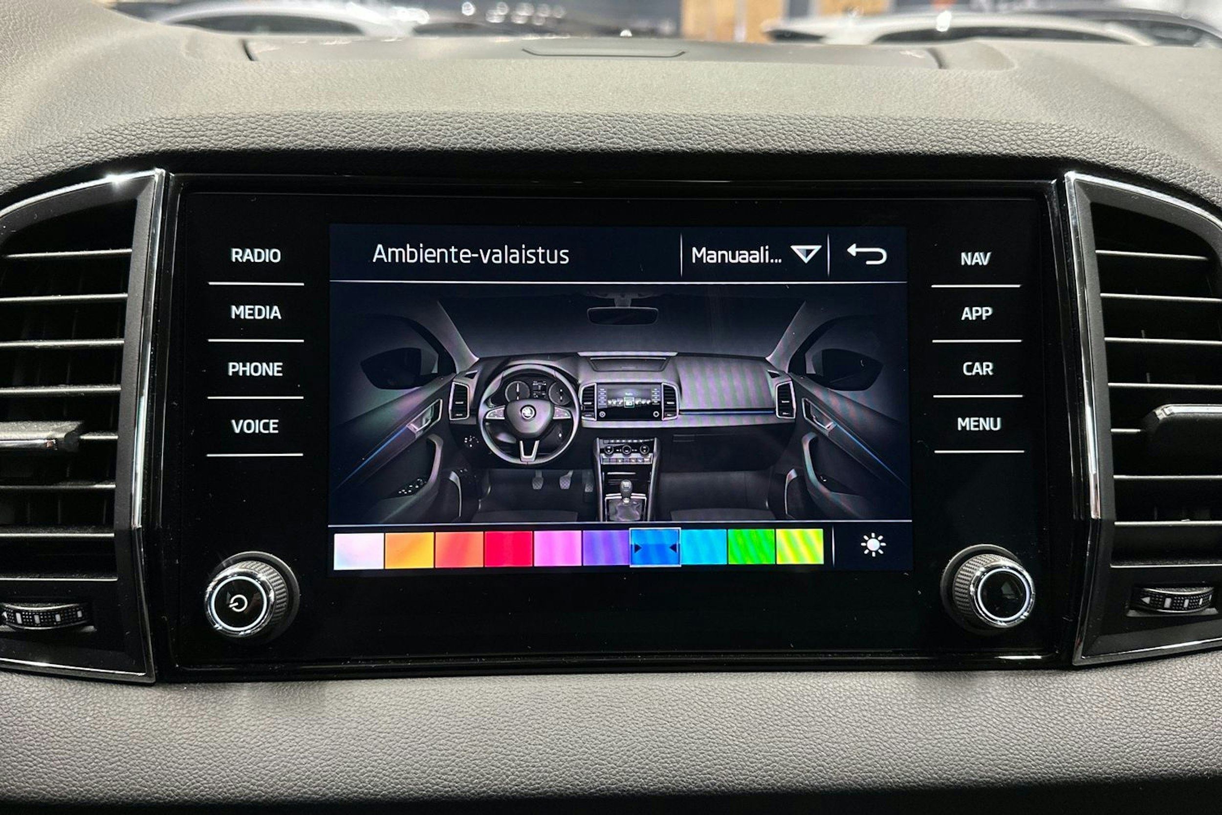 musta Skoda Karoq 2019 kuva 21.