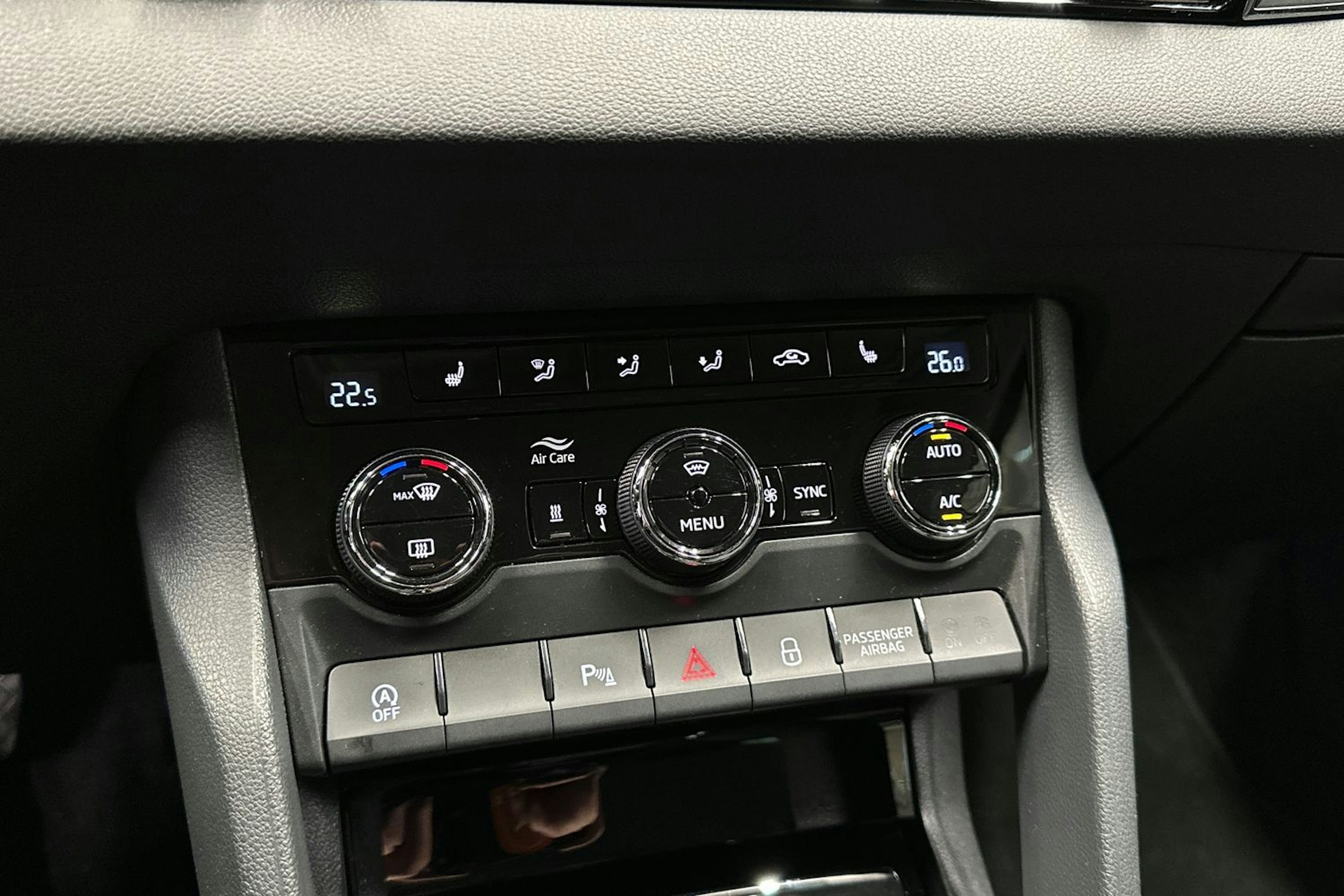 musta Skoda Karoq 2019 kuva 24.