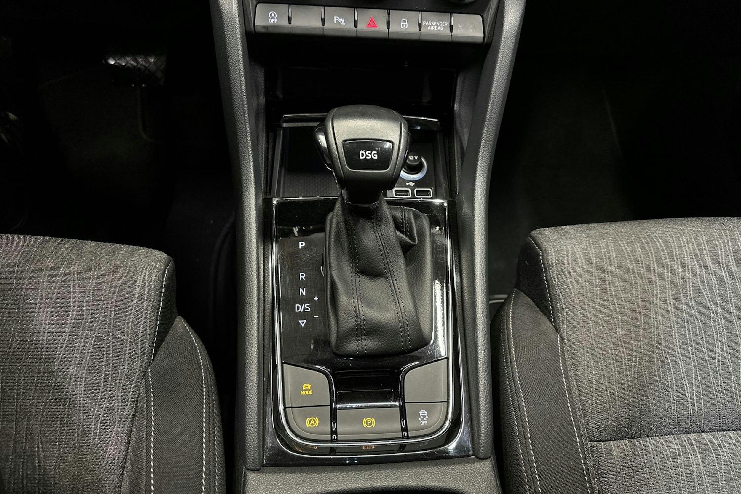 musta Skoda Karoq 2019 kuva 25.