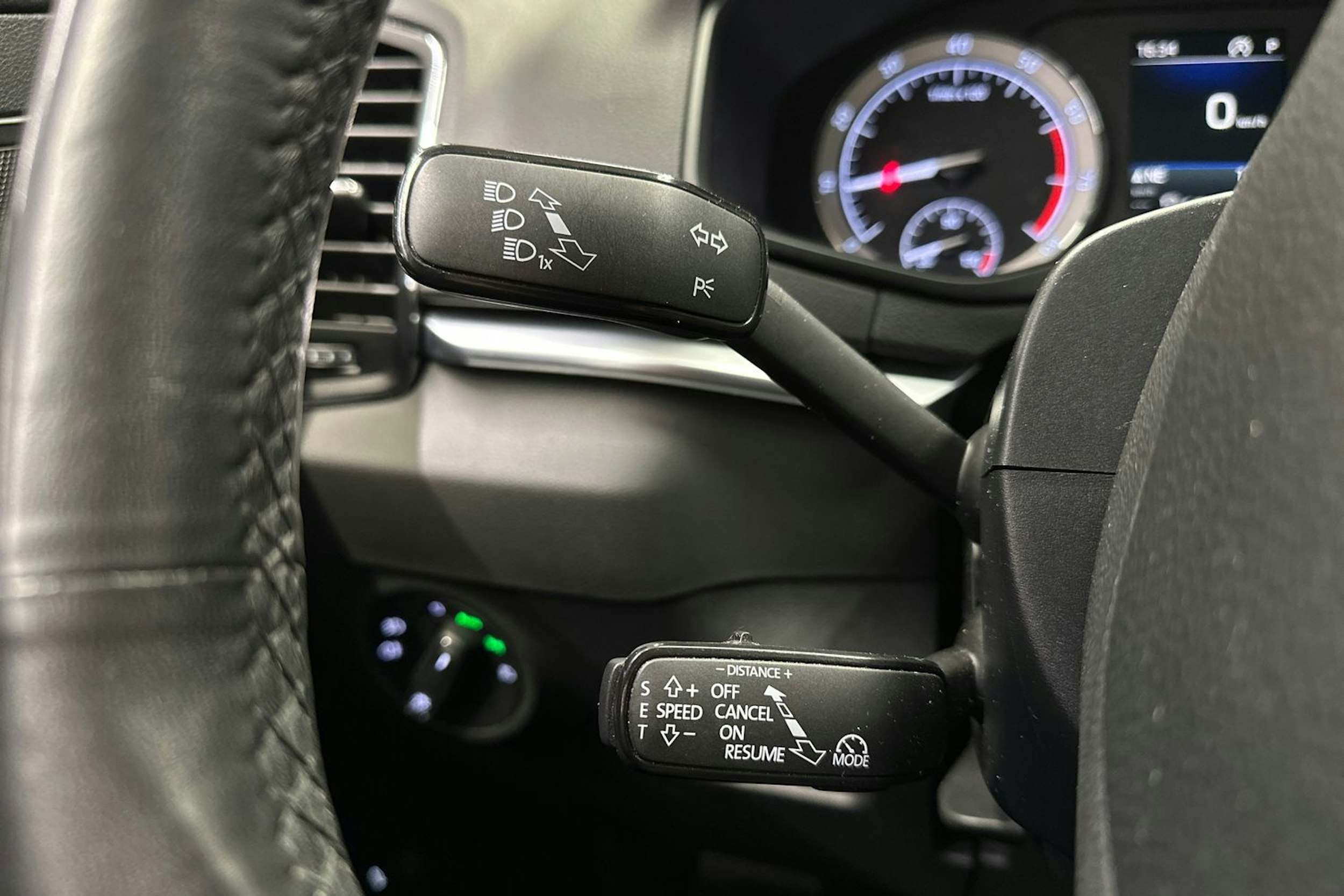 musta Skoda Karoq 2019 kuva 28.