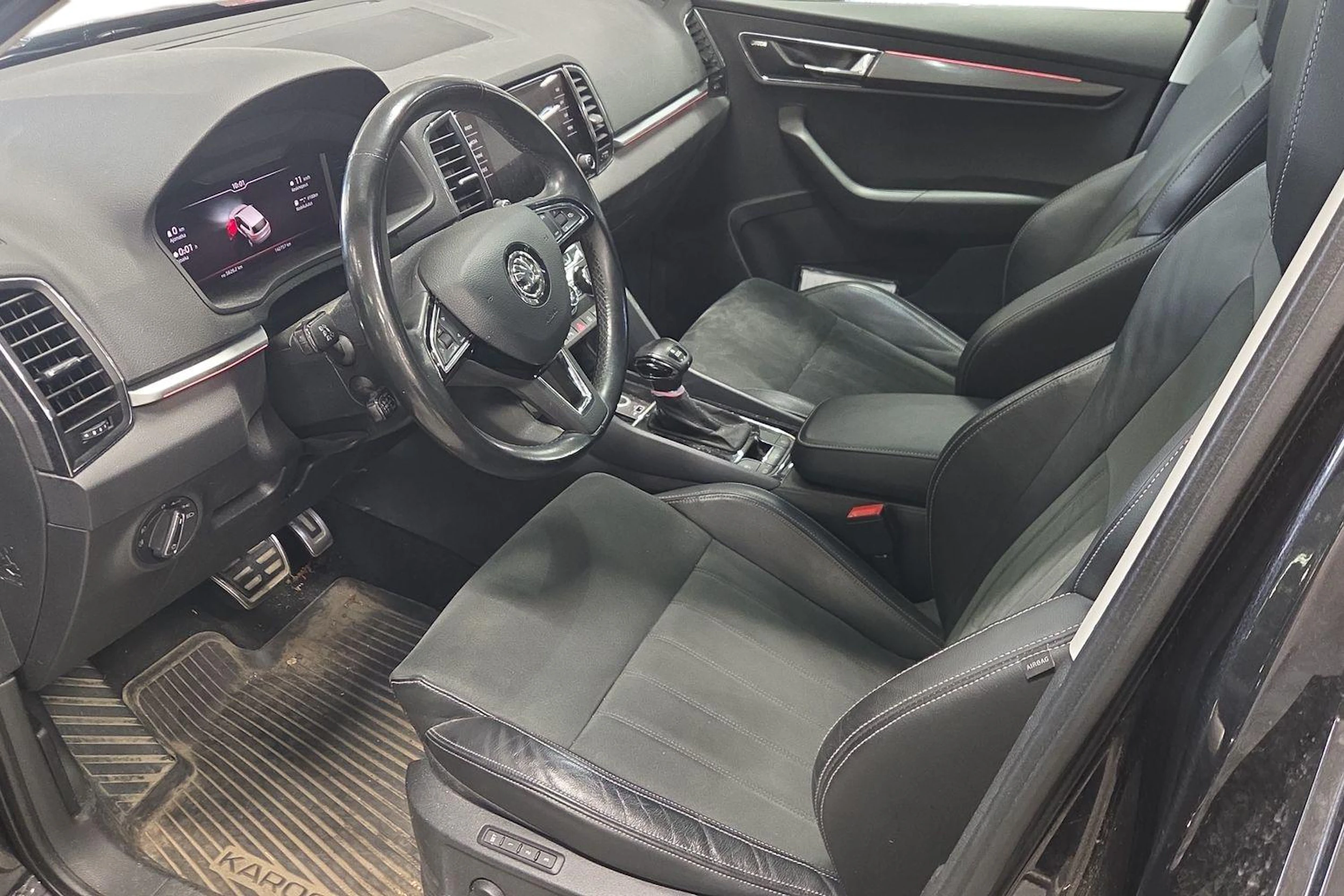 musta Skoda Karoq 2019 kuva 3.