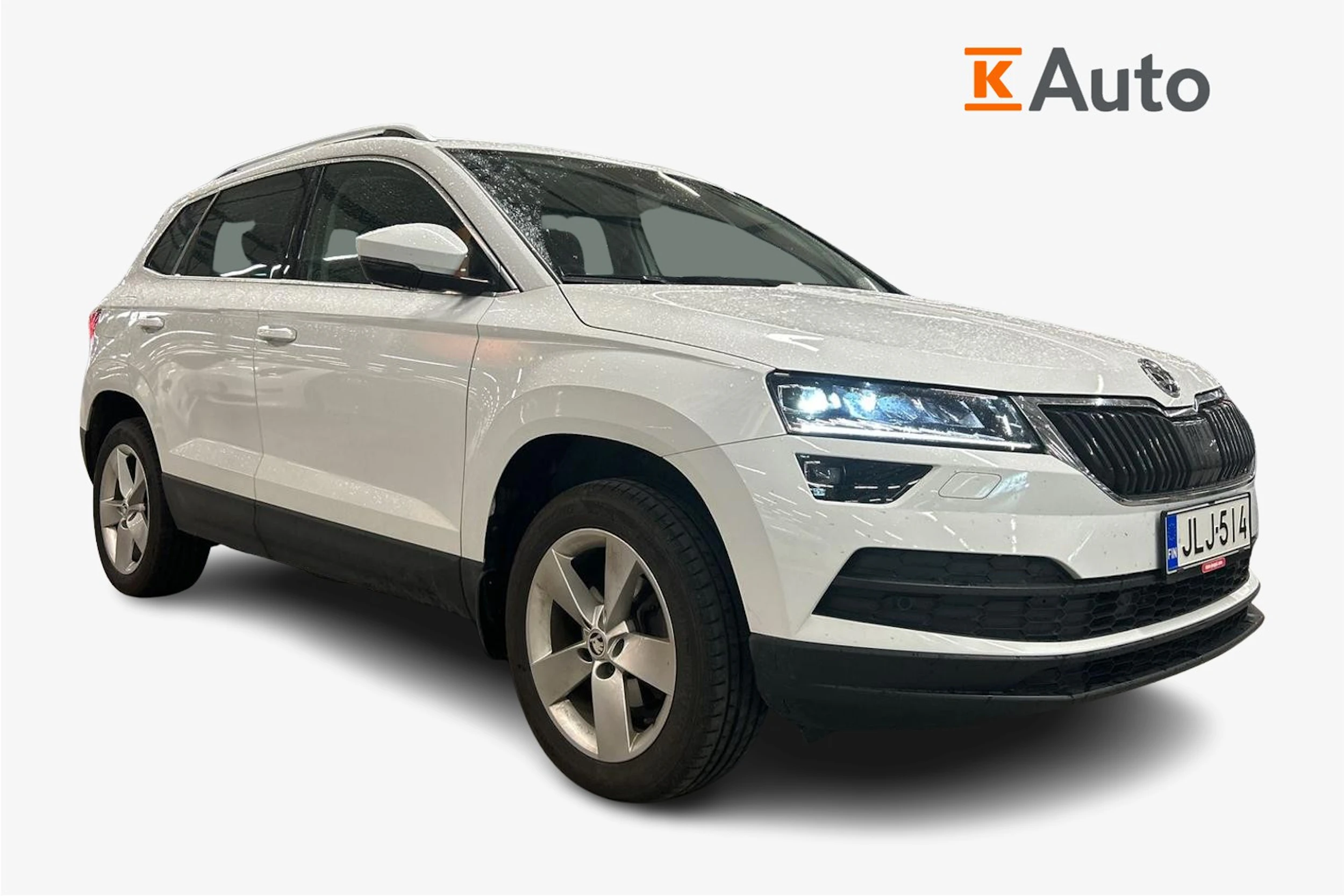 valkoinen Skoda Karoq 2020 kuva 1.