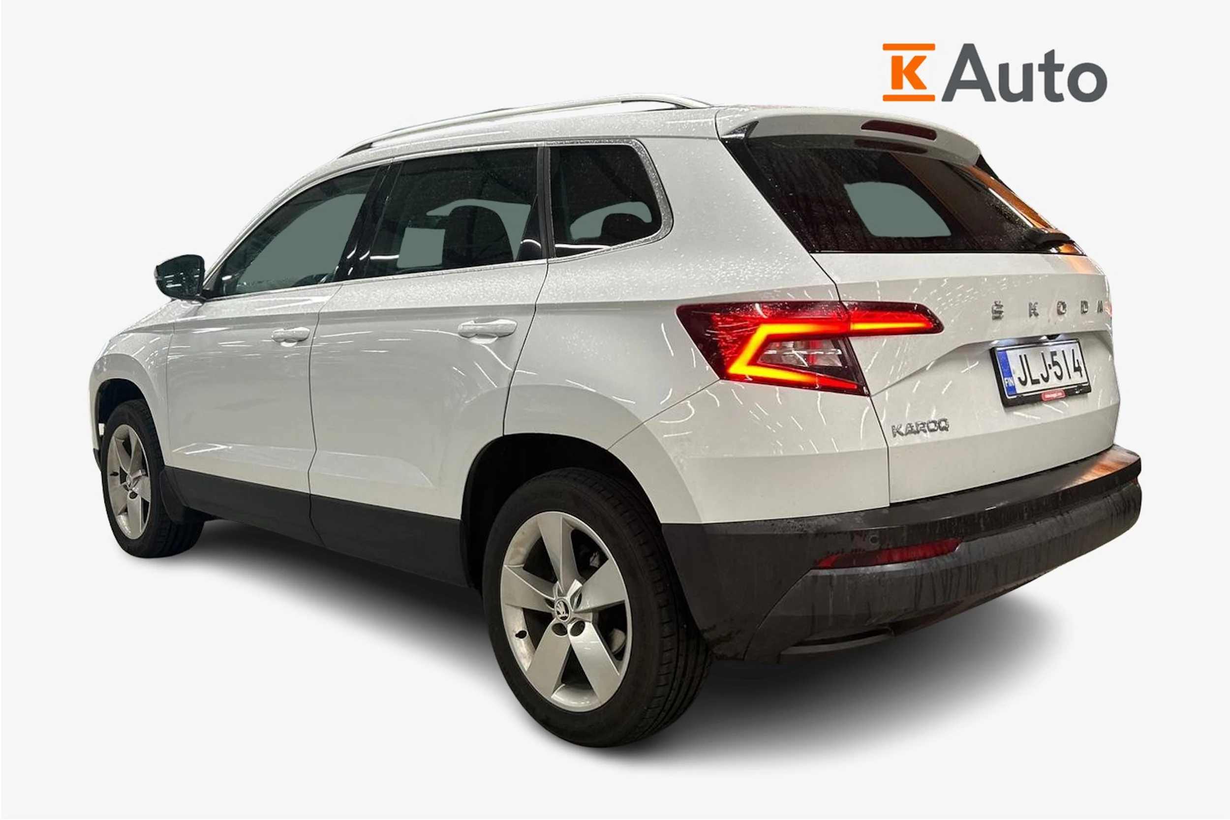 valkoinen Skoda Karoq 2020 kuva 2.