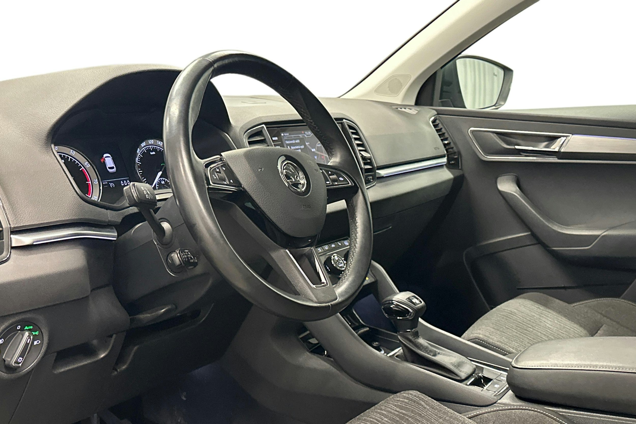 Vihreä Skoda KAROQ 2019 kuva 6.