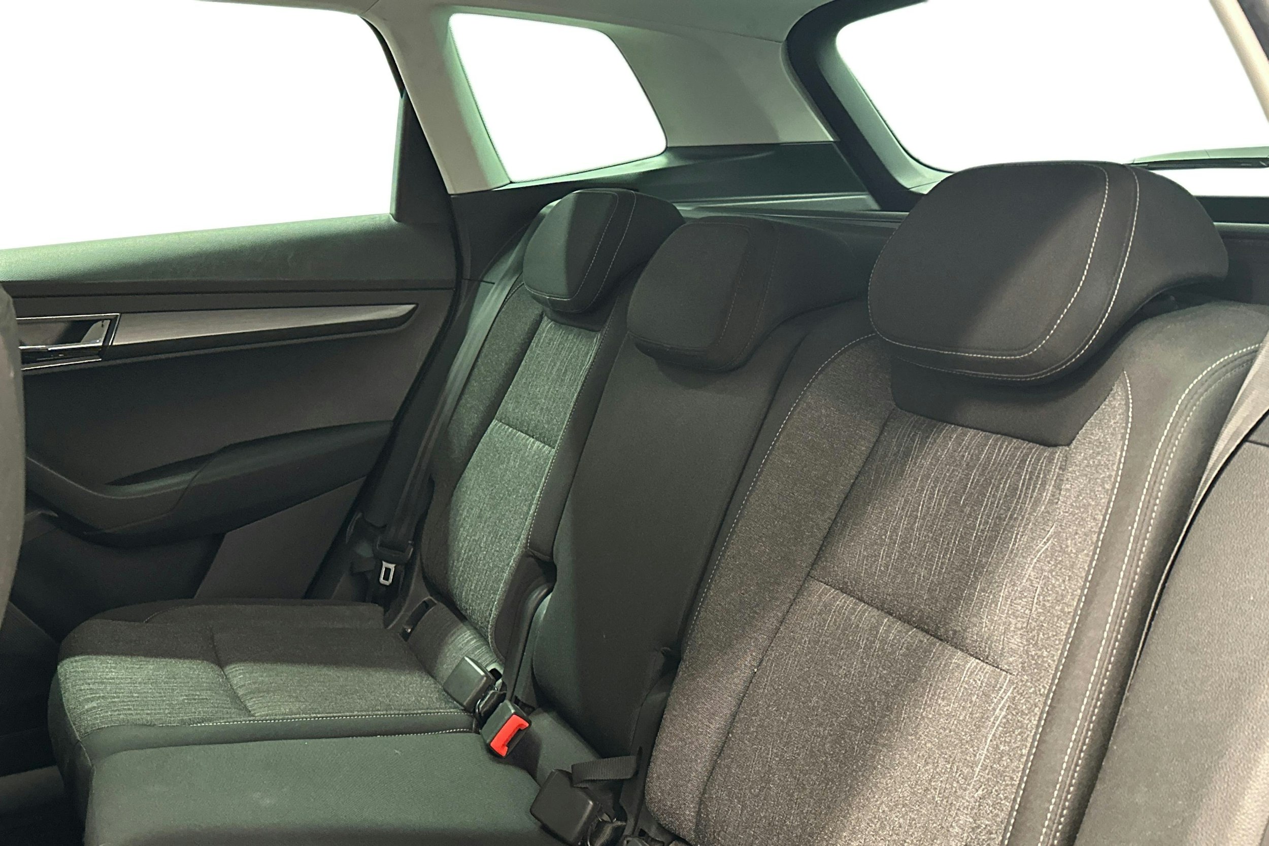 Vihreä Skoda KAROQ 2019 kuva 8.