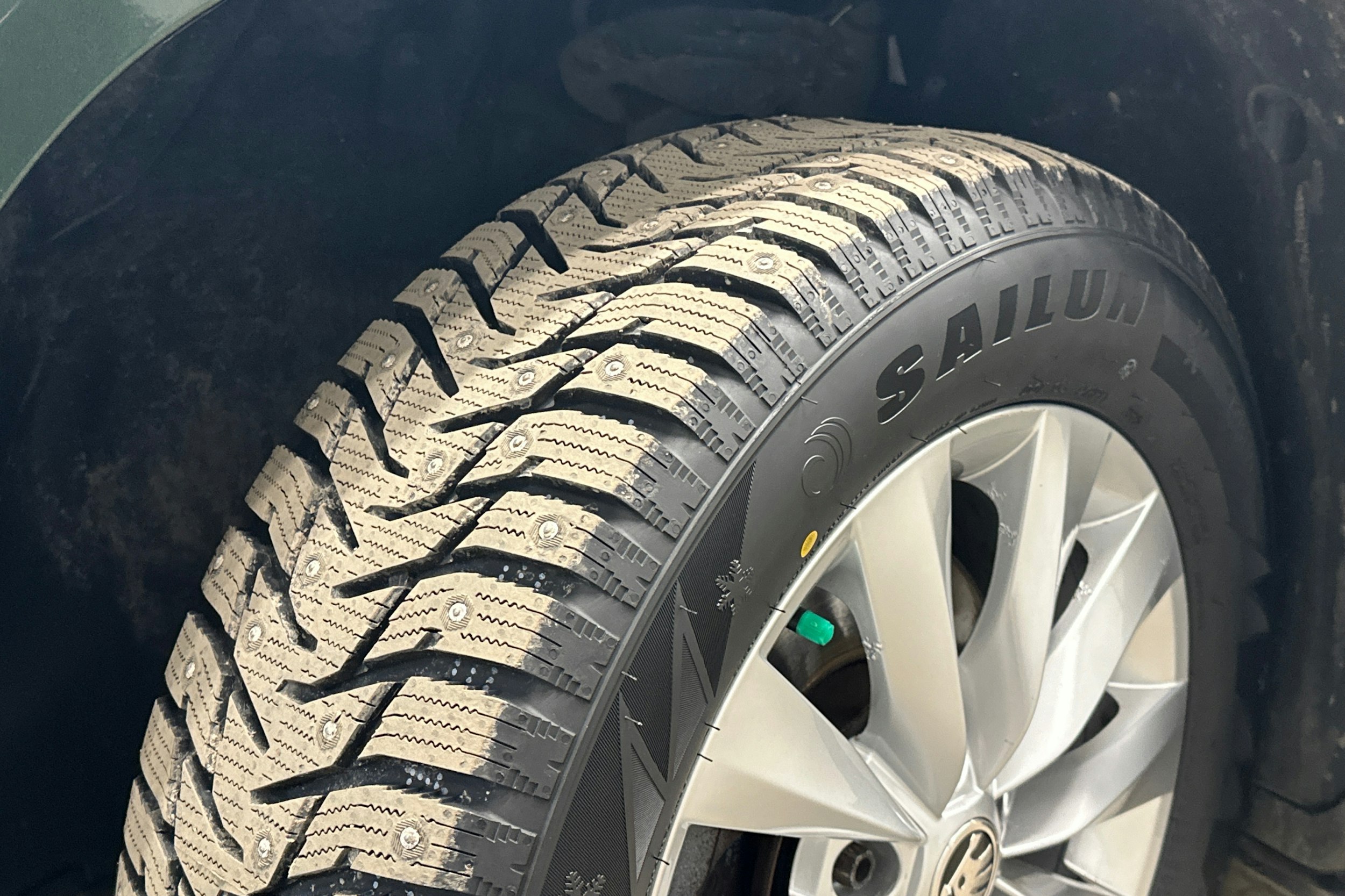 Vihreä Skoda KAROQ 2019 kuva 10.