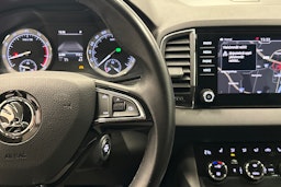 Vihreä Skoda KAROQ 2019 kuva 13.
