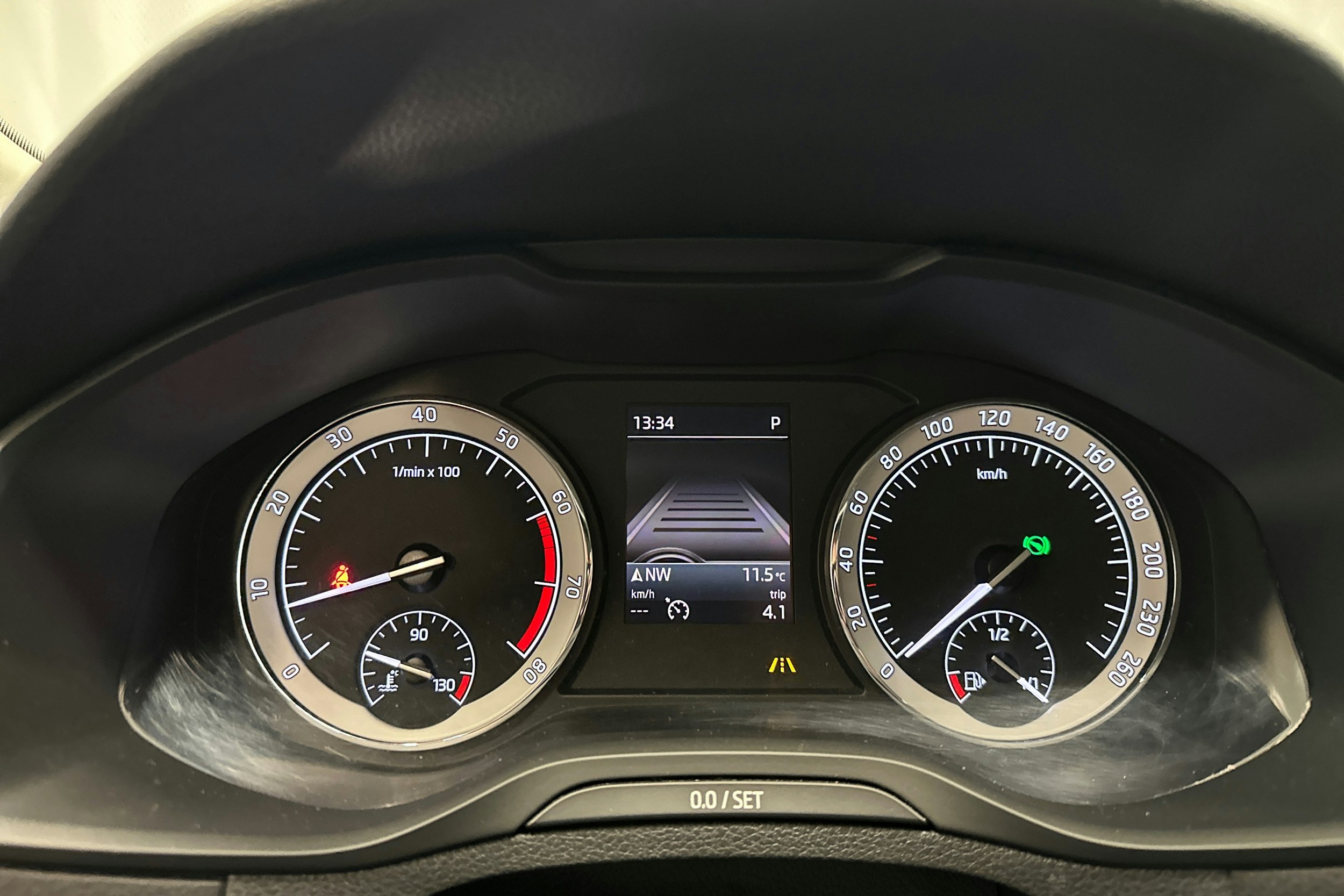 Vihreä Skoda KAROQ 2019 kuva 15.