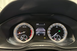 Vihreä Skoda KAROQ 2019 kuva 15.