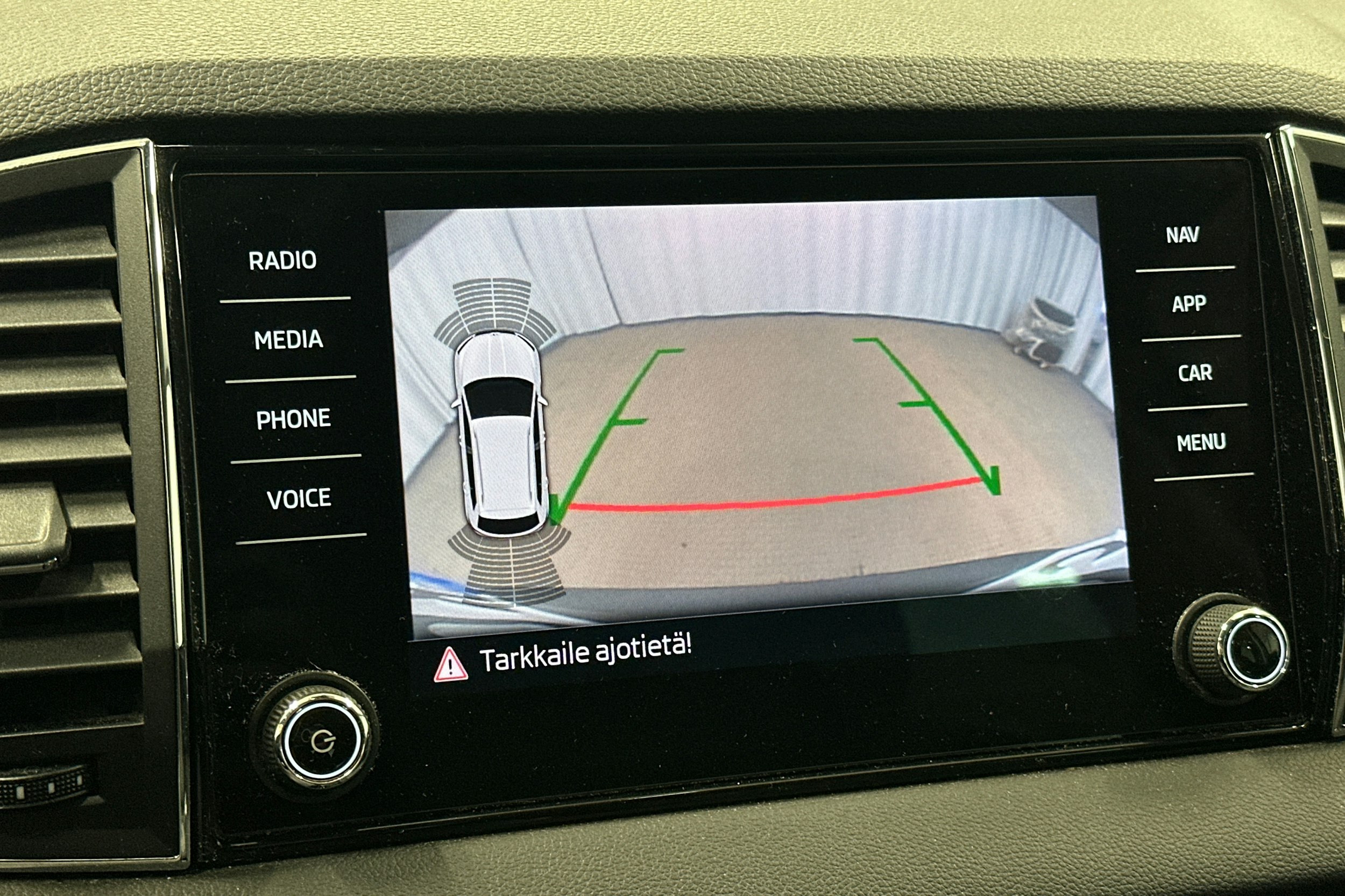 Vihreä Skoda KAROQ 2019 kuva 17.