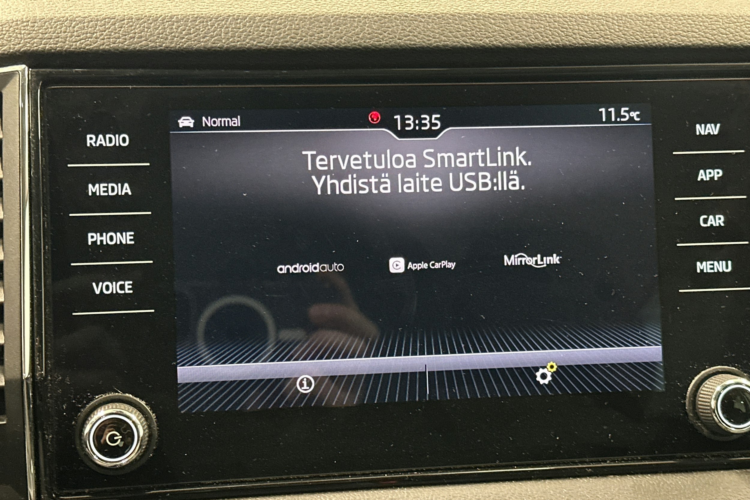 Vihreä Skoda KAROQ 2019 kuva 18.