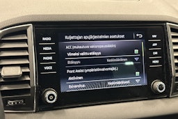 Vihreä Skoda KAROQ 2019 kuva 19.