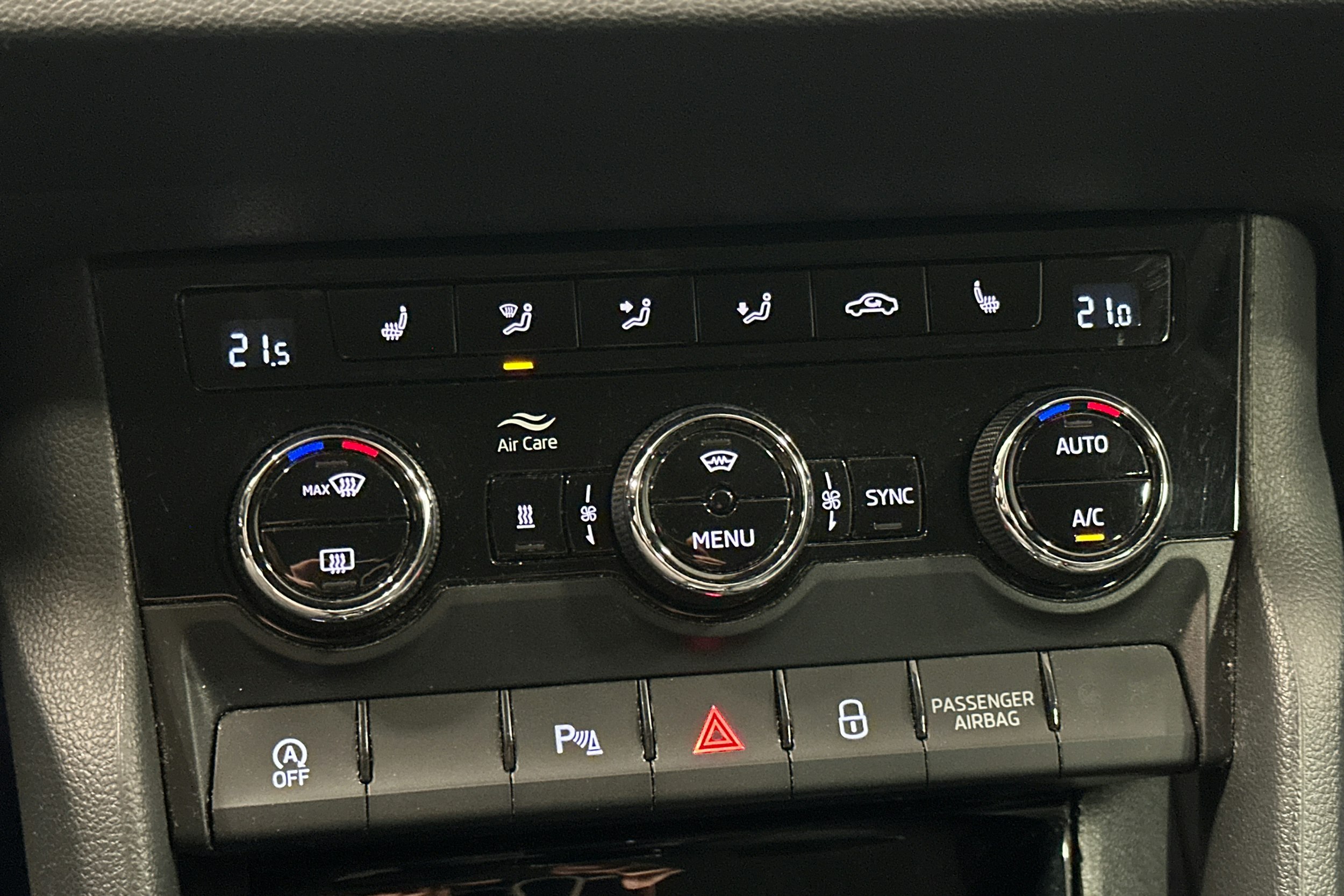 Vihreä Skoda KAROQ 2019 kuva 21.