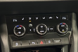 Vihreä Skoda KAROQ 2019 kuva 21.