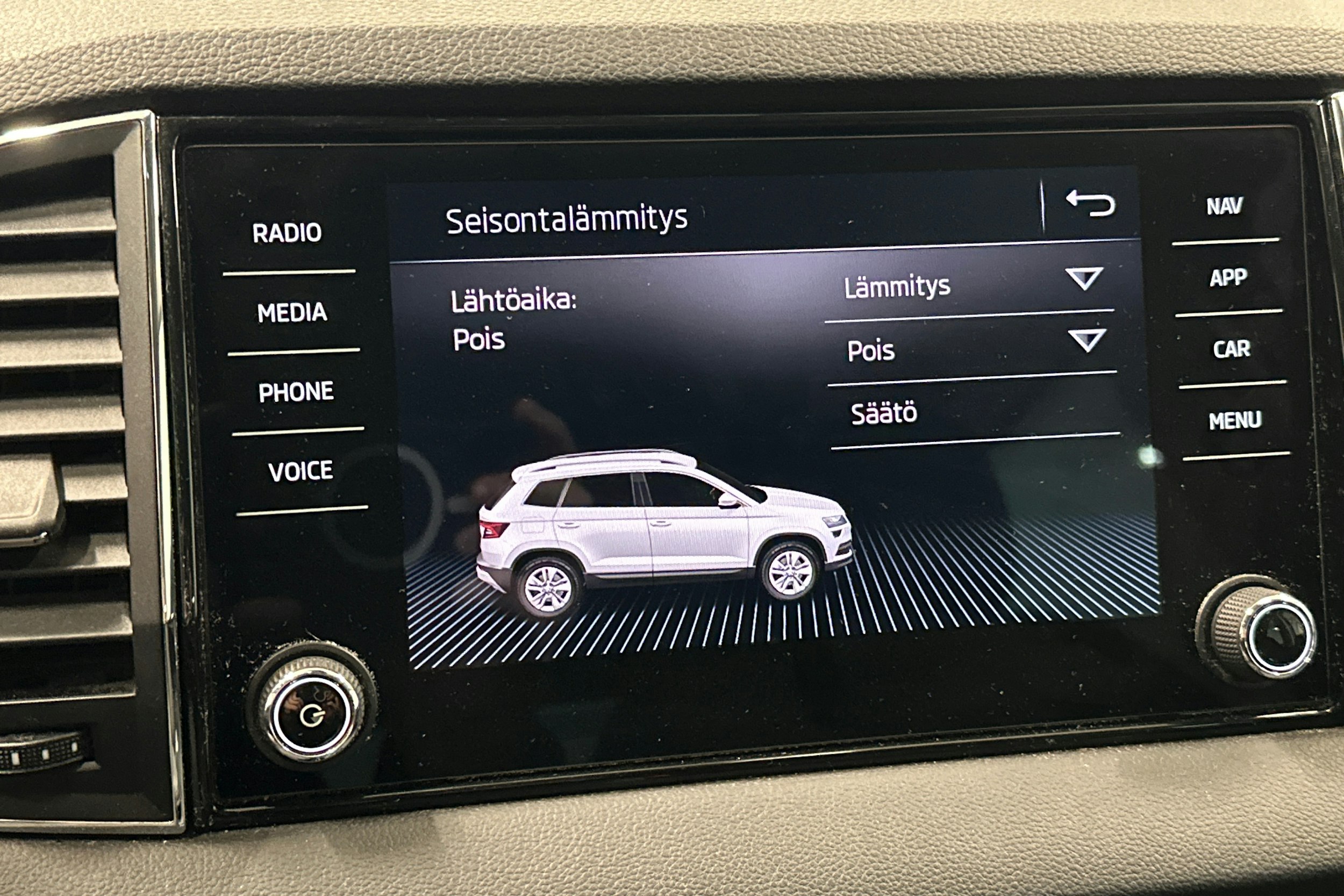 Vihreä Skoda KAROQ 2019 kuva 22.