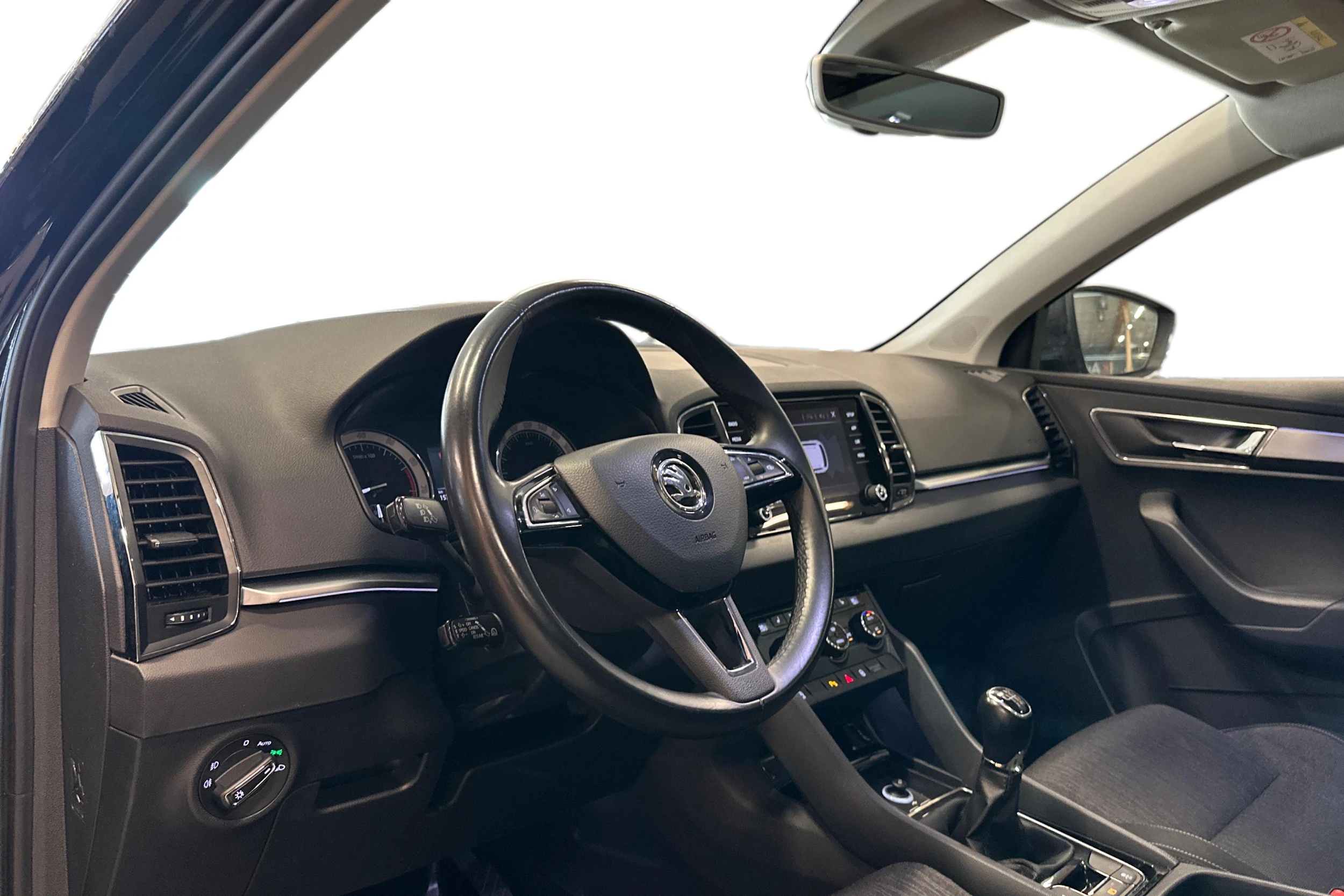 musta Skoda Karoq 2019 kuva 3.