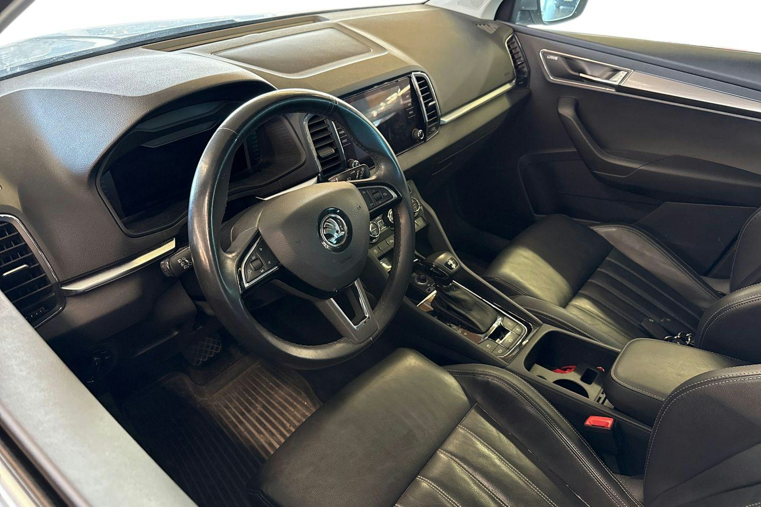 harmaa Skoda Karoq 2019 kuva 3.