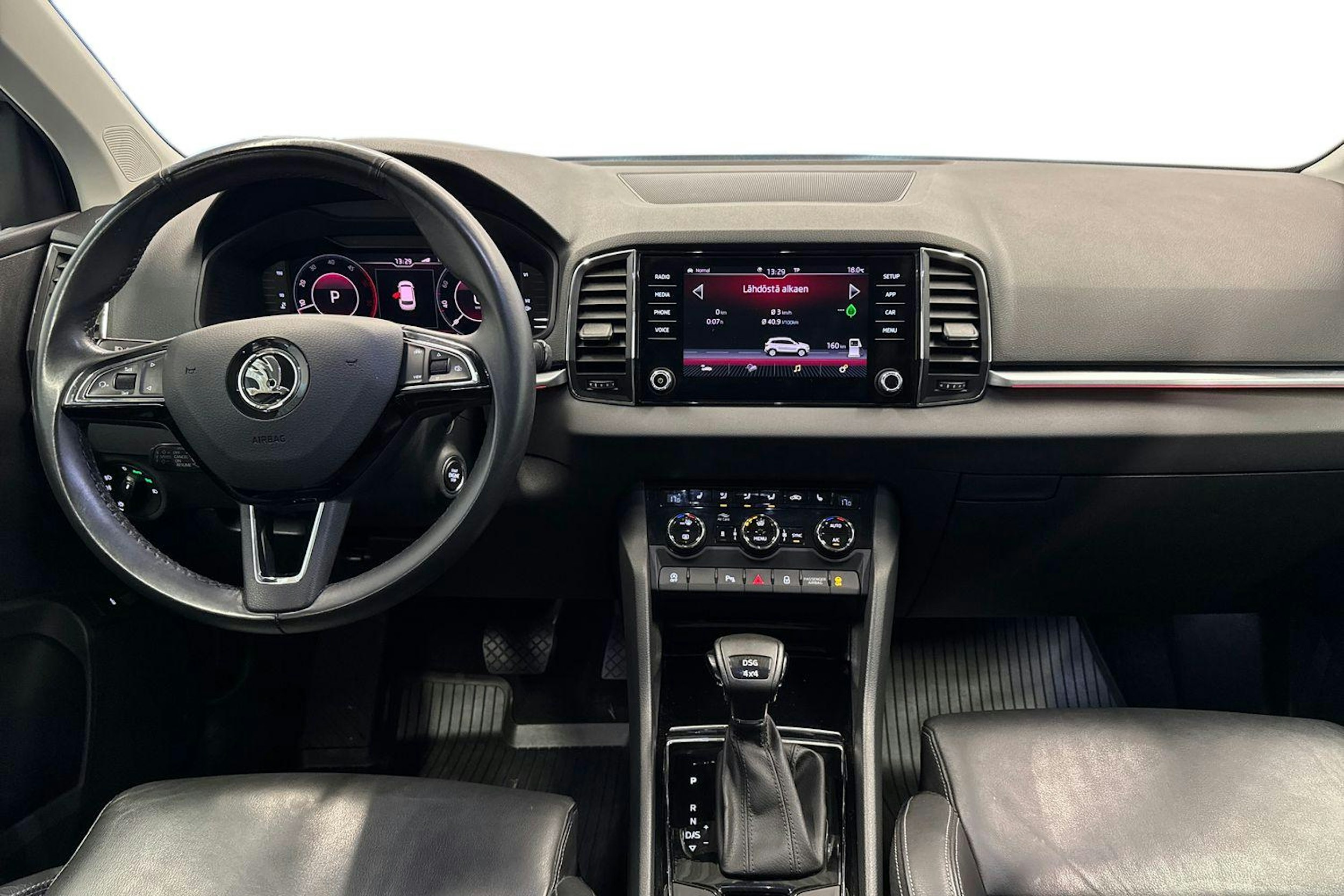 harmaa Skoda Karoq 2019 kuva 7.