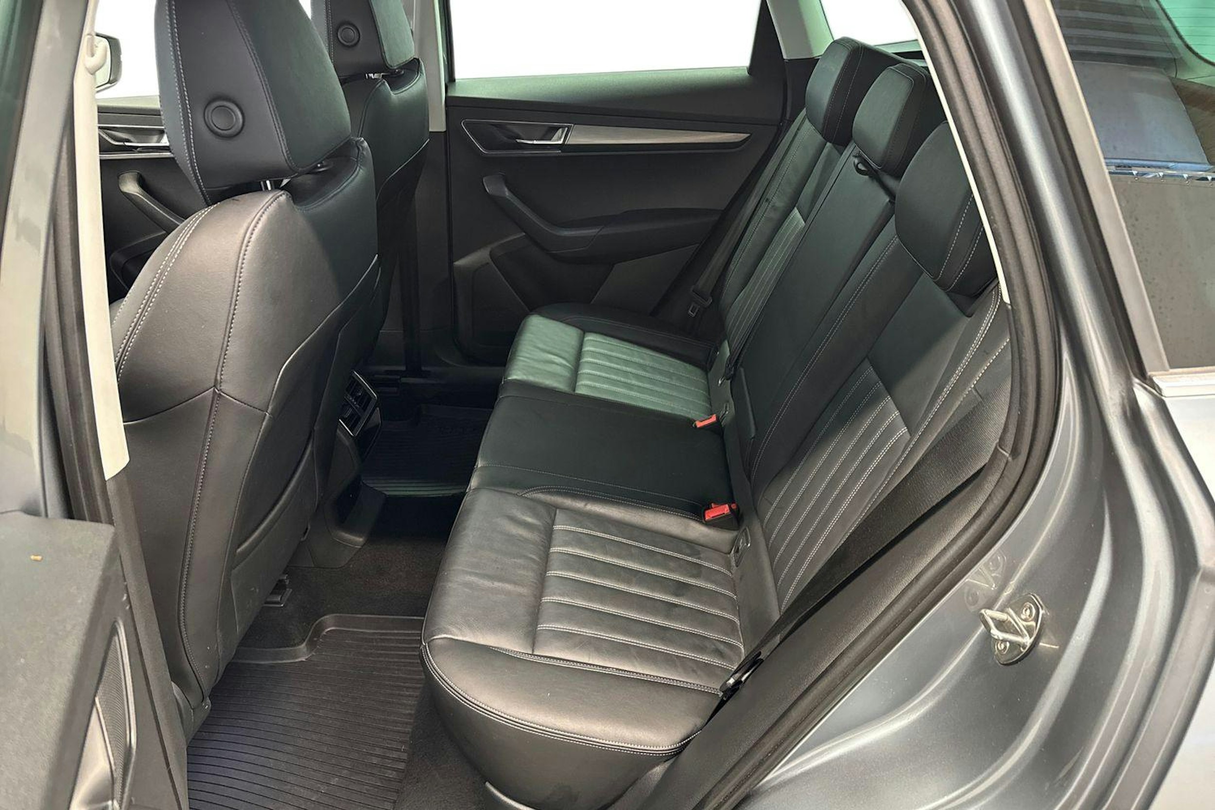 harmaa Skoda Karoq 2019 kuva 8.