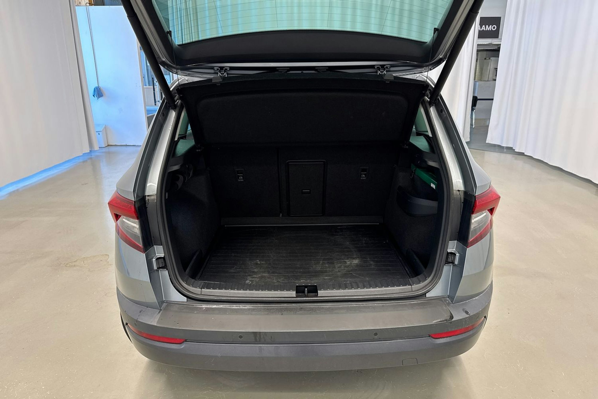 harmaa Skoda Karoq 2019 kuva 11.
