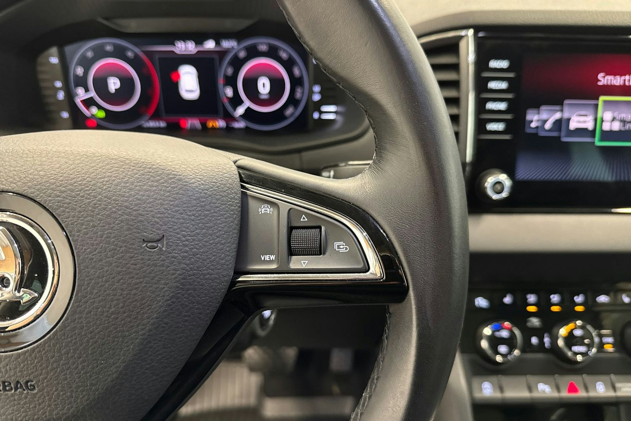 harmaa Skoda Karoq 2019 kuva 15.
