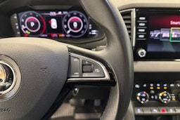 harmaa Skoda Karoq 2019 kuva 15.