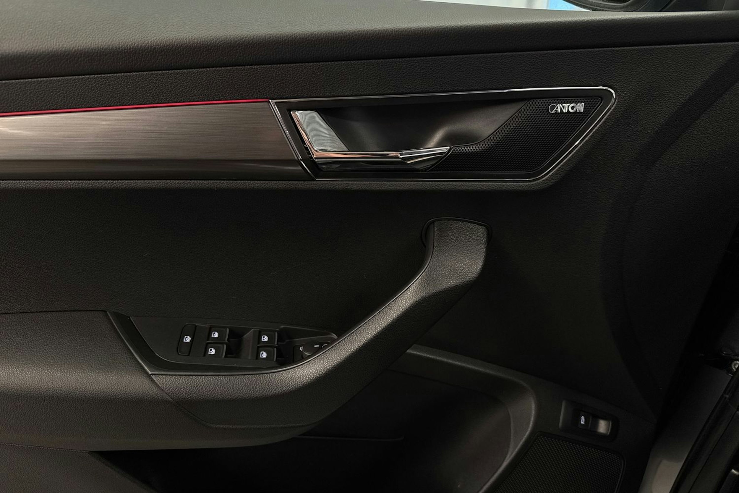 harmaa Skoda Karoq 2019 kuva 21.