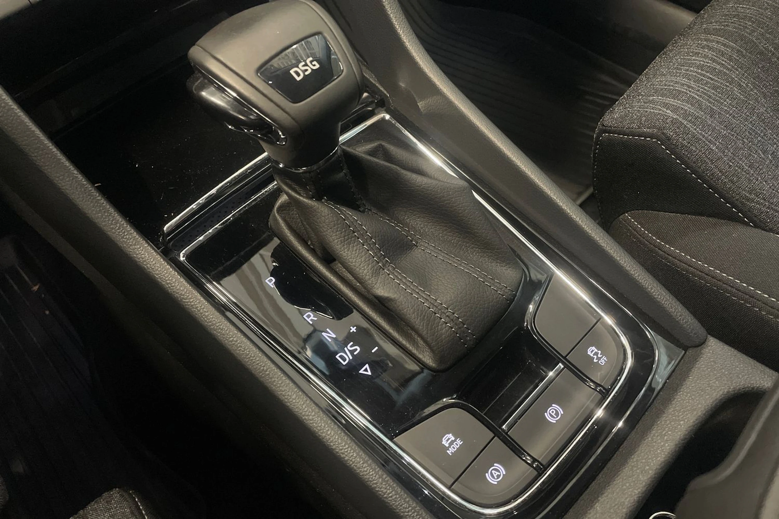 ruskea (beige) Skoda Karoq 2019 kuva 30.
