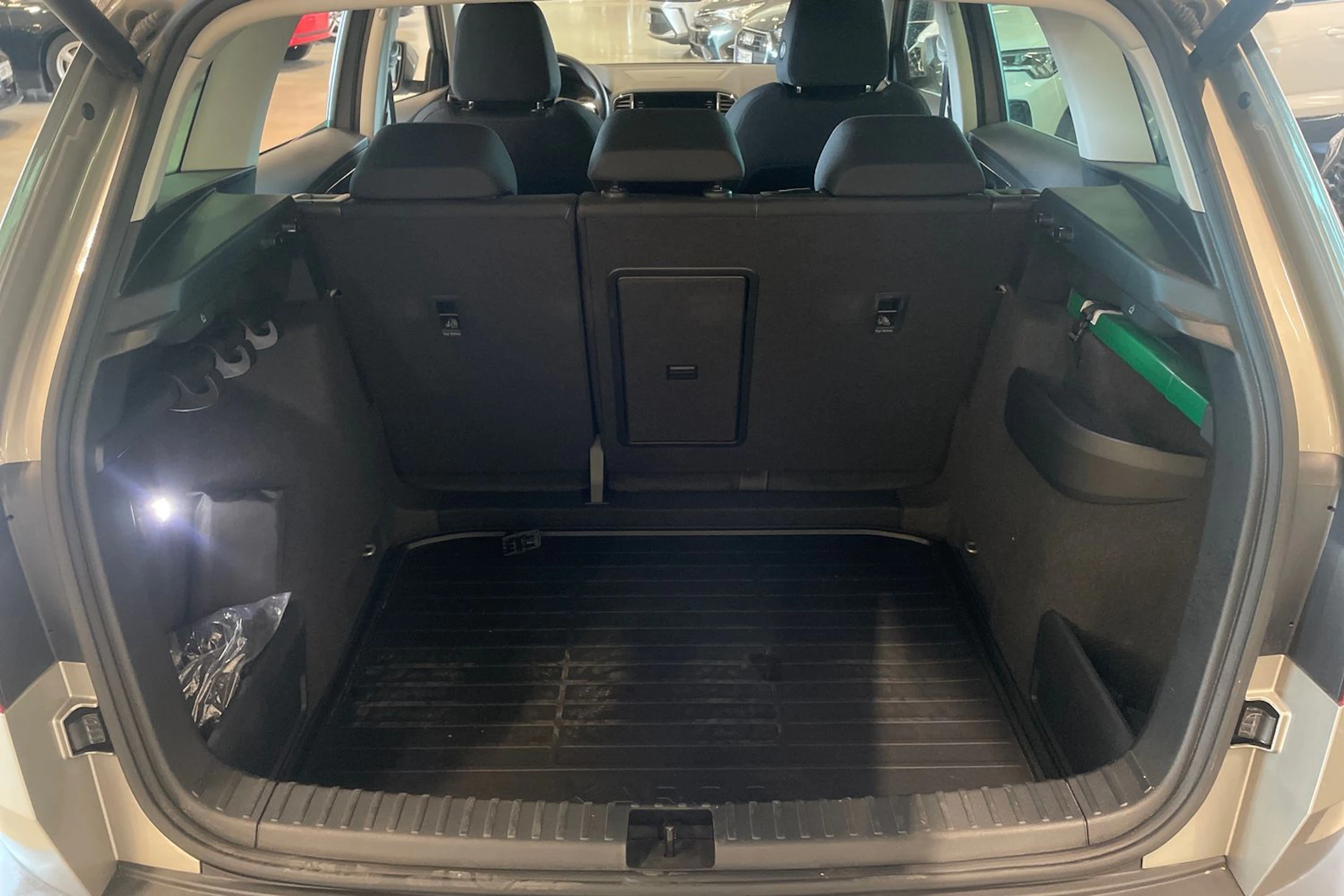 ruskea (beige) Skoda Karoq 2019 kuva 32.