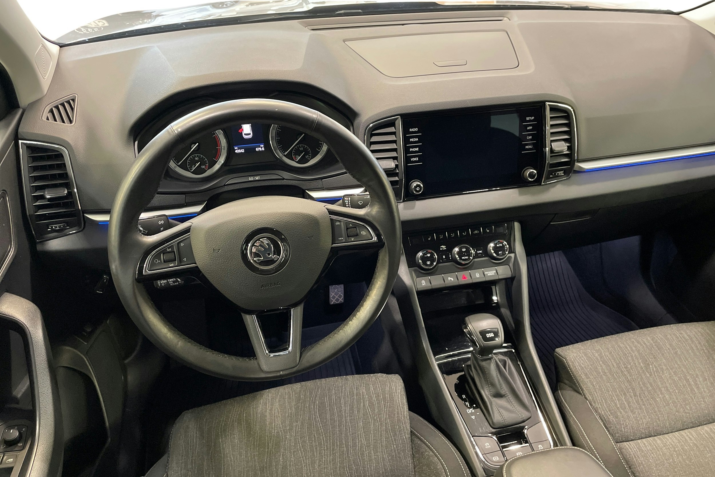 ruskea (beige) Skoda Karoq 2019 kuva 9.