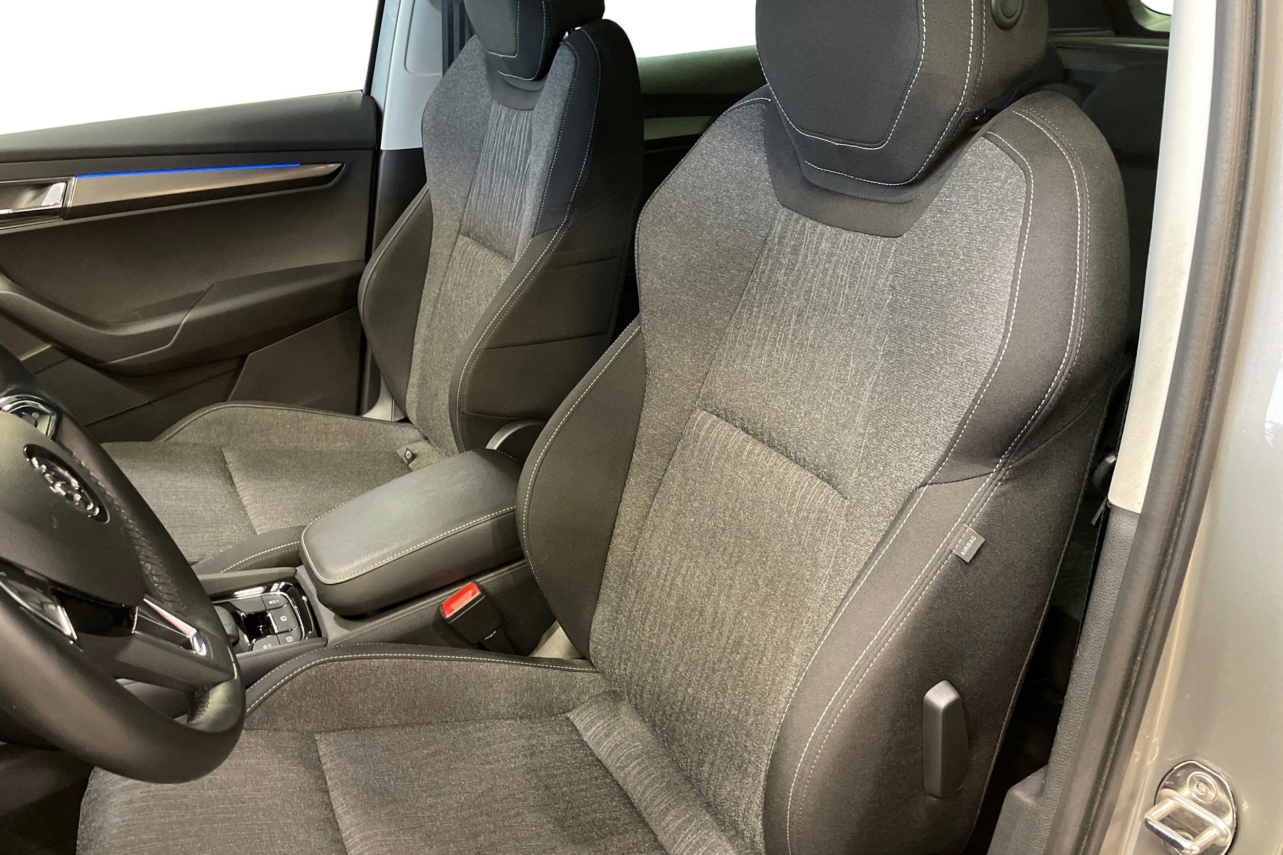 ruskea (beige) Skoda Karoq 2019 kuva 10.