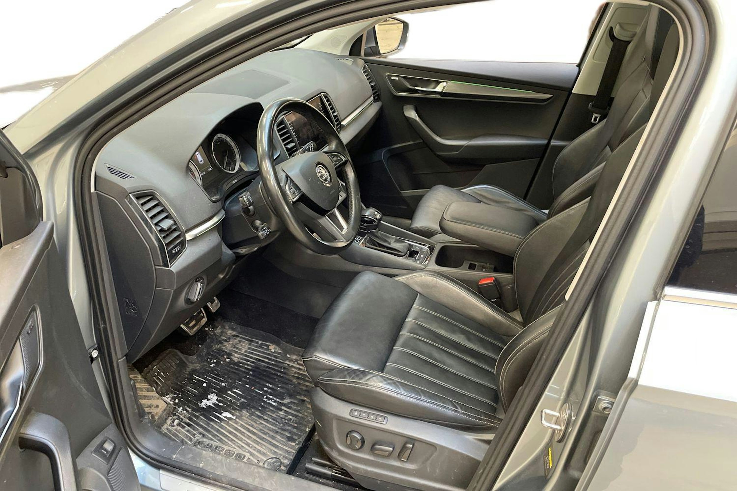 harmaa Skoda Karoq 2019 kuva 3.
