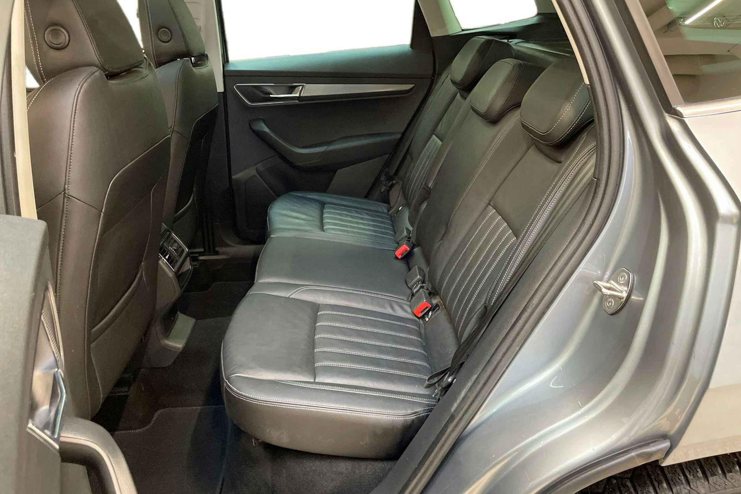 harmaa Skoda Karoq 2019 kuva 10.