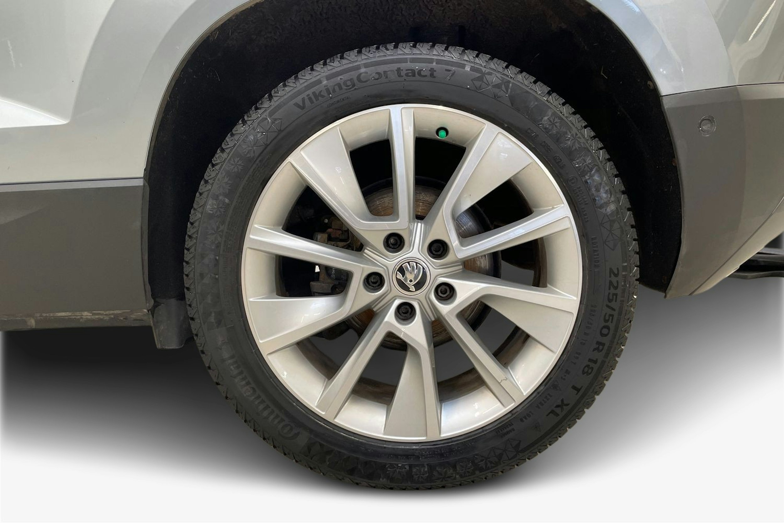 harmaa Skoda Karoq 2019 kuva 11.