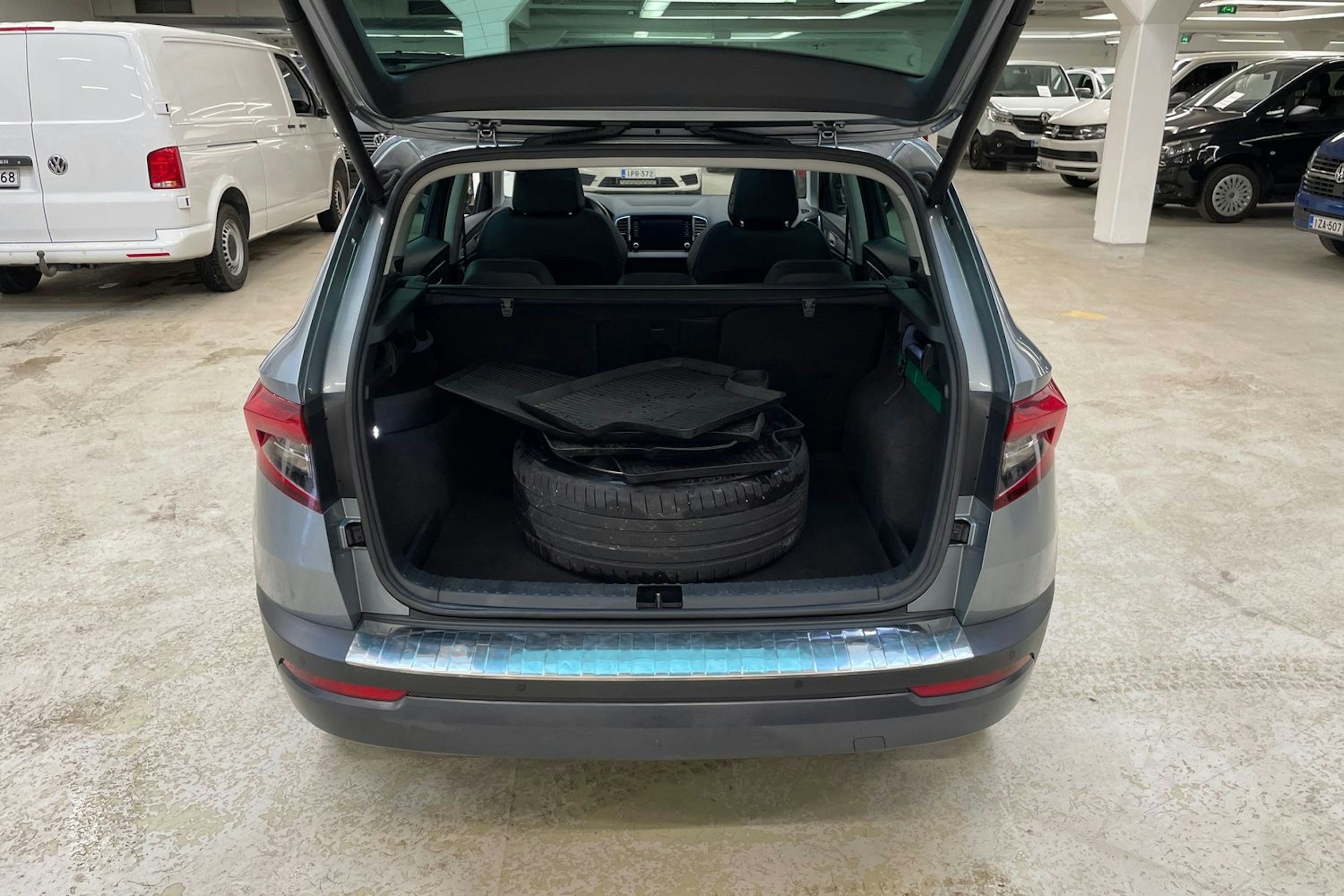 harmaa Skoda Karoq 2019 kuva 14.