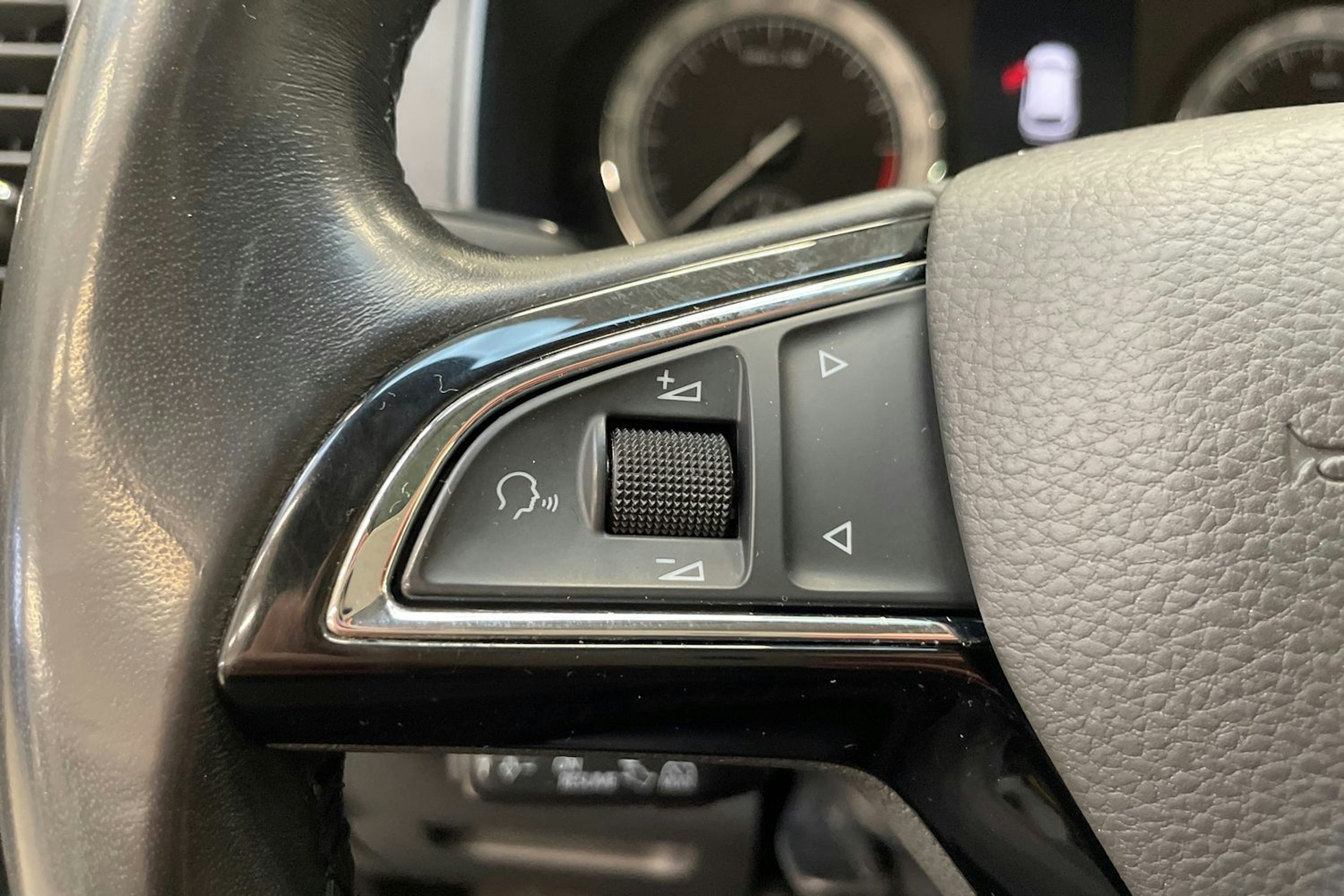 harmaa Skoda Karoq 2019 kuva 17.