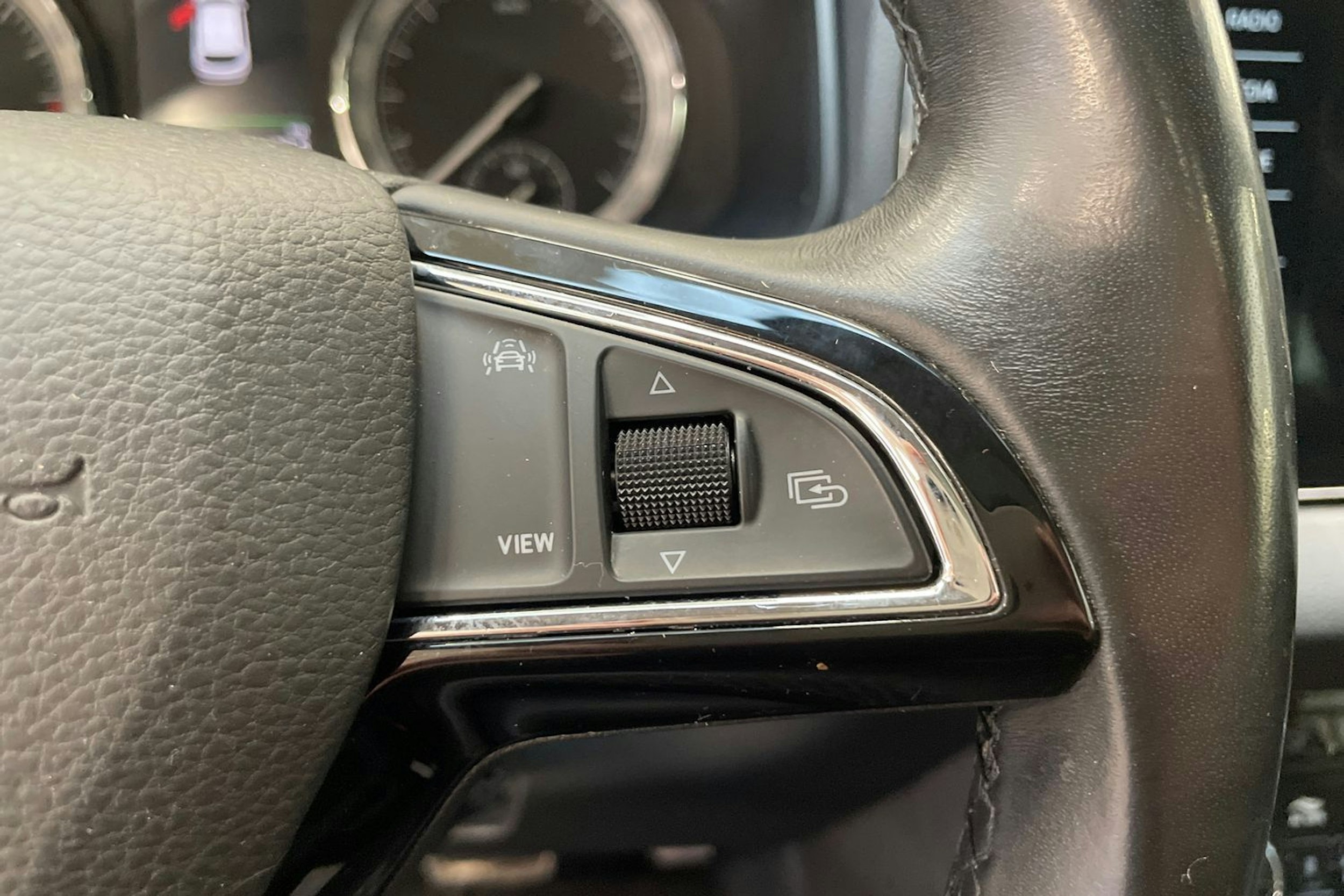 harmaa Skoda Karoq 2019 kuva 18.