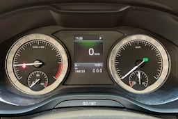 harmaa Skoda Karoq 2019 kuva 20.