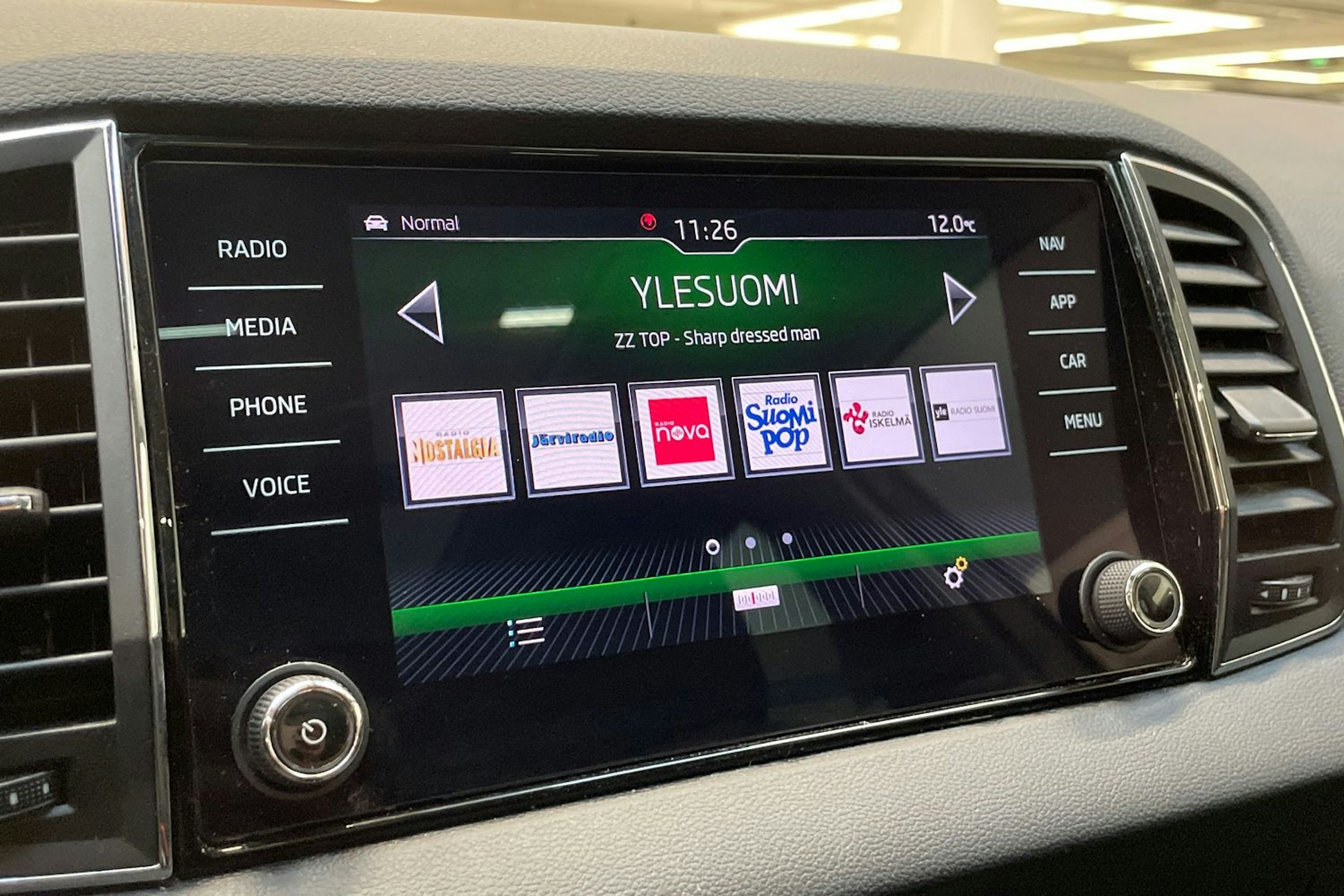 harmaa Skoda Karoq 2019 kuva 21.