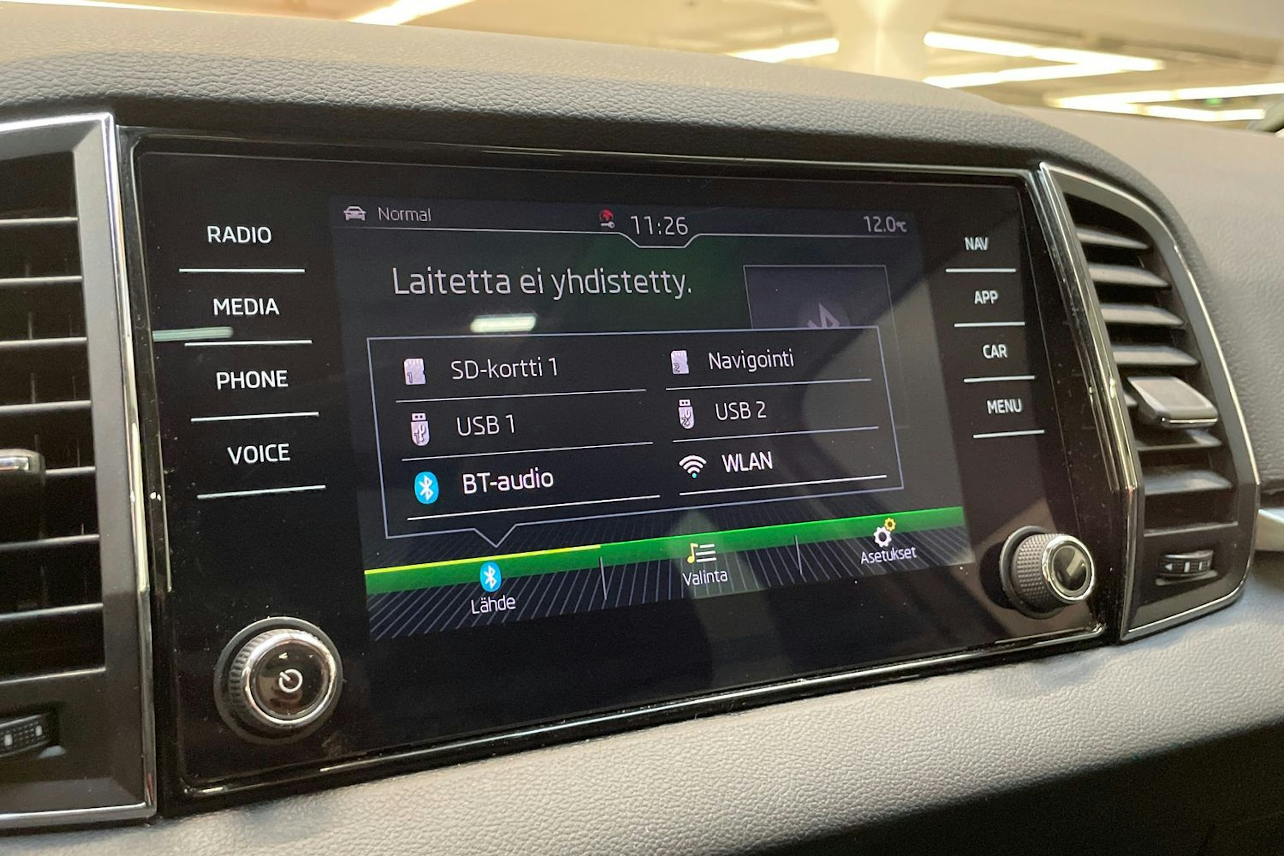 harmaa Skoda Karoq 2019 kuva 22.