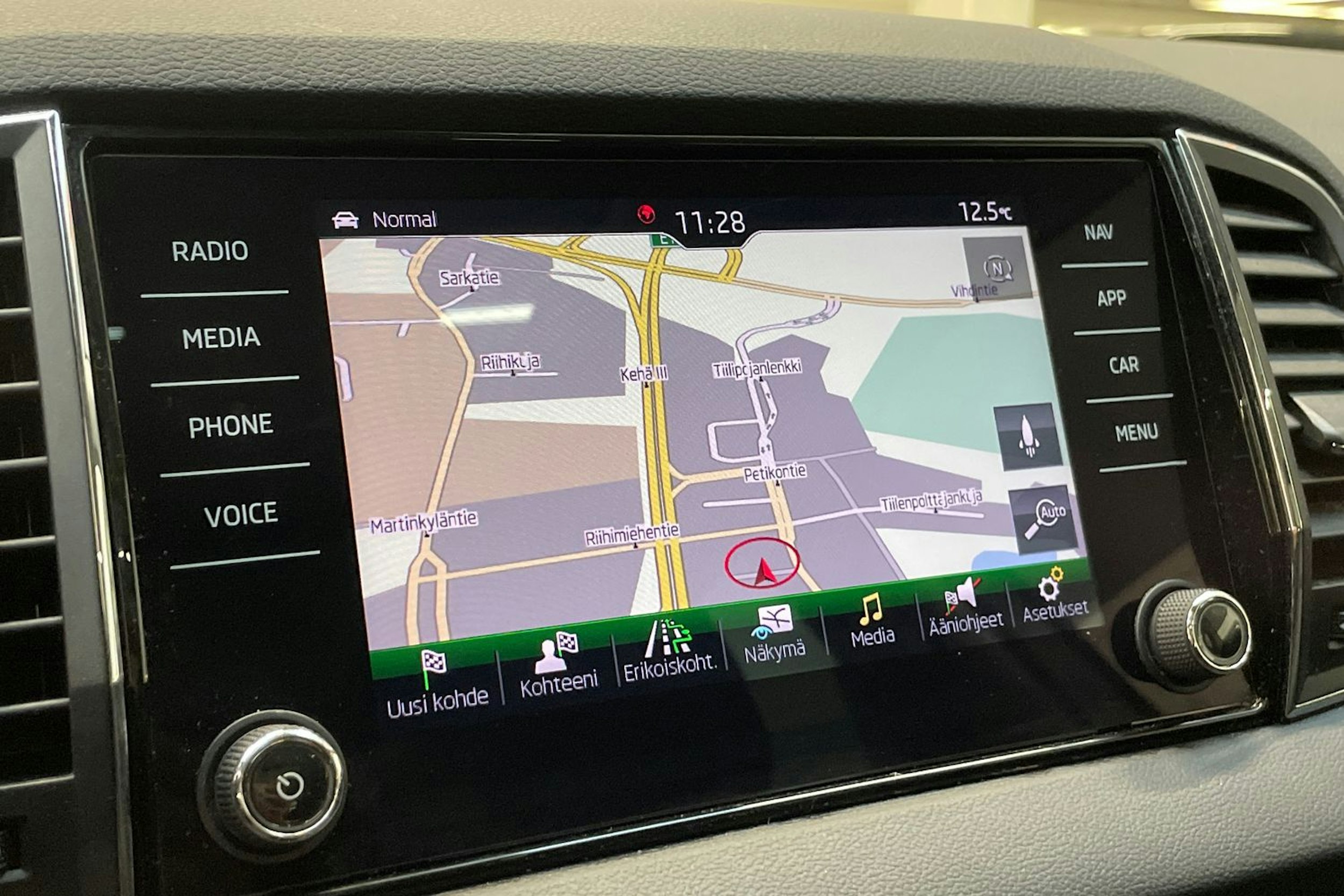 harmaa Skoda Karoq 2019 kuva 25.