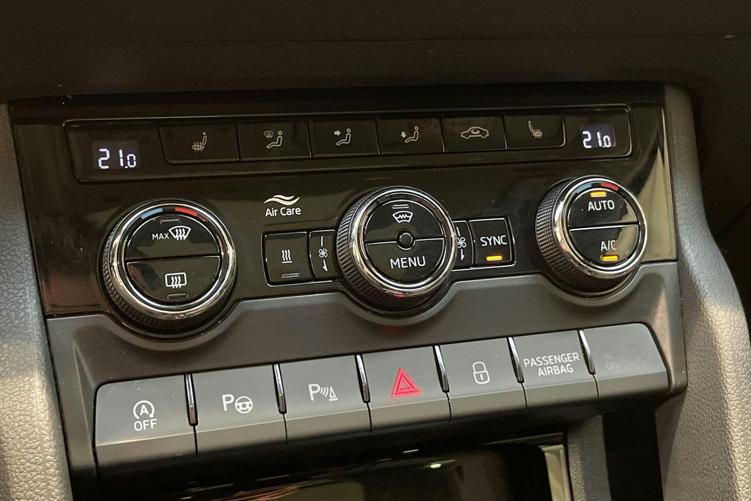 harmaa Skoda Karoq 2019 kuva 27.