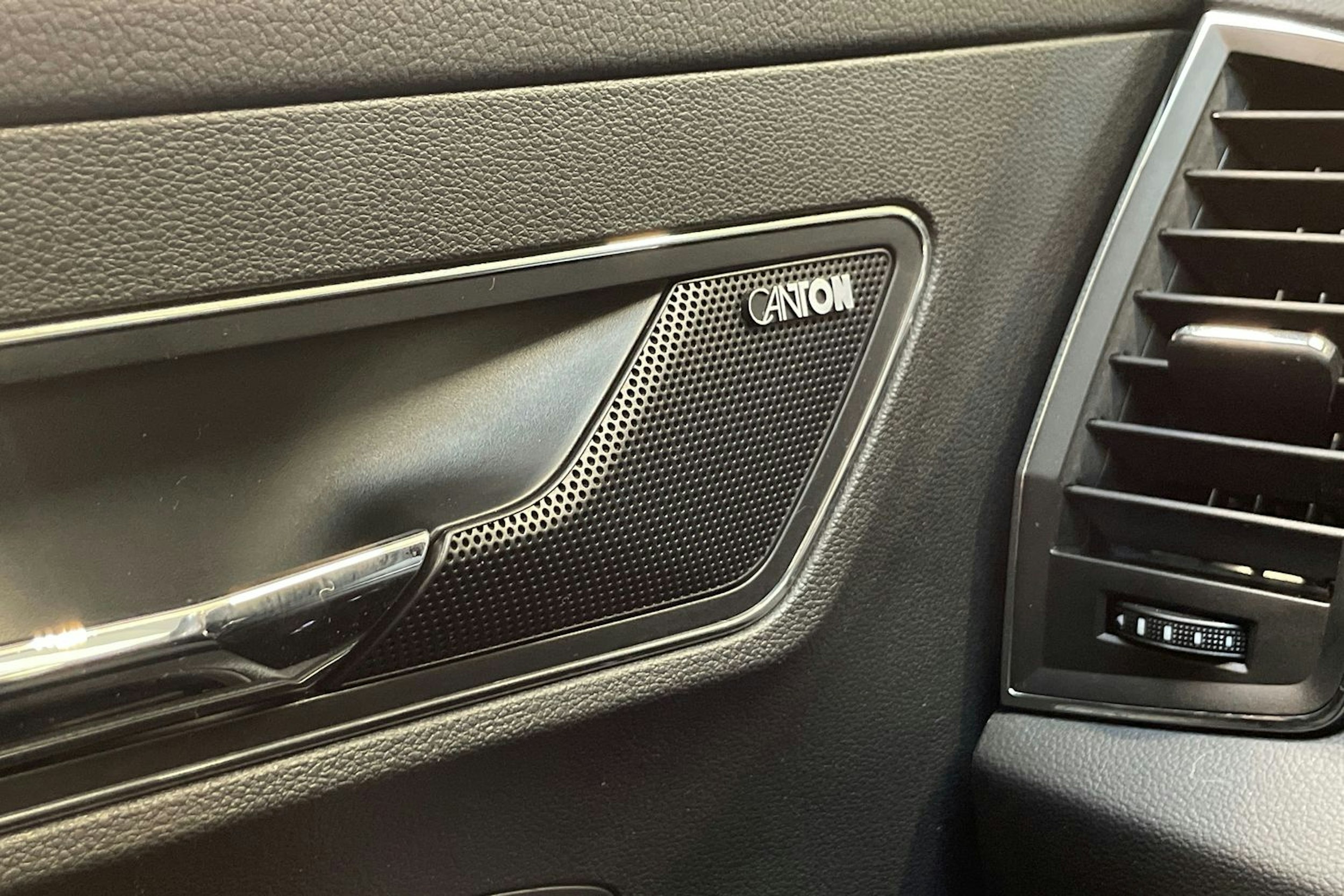 harmaa Skoda Karoq 2019 kuva 29.