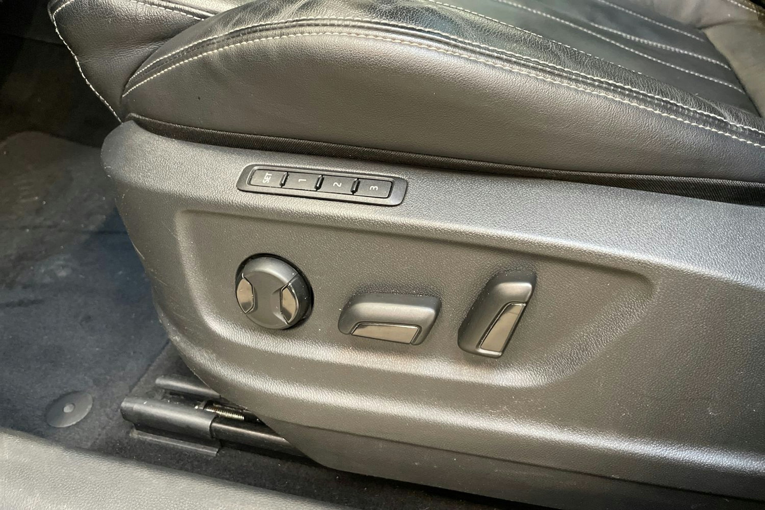 harmaa Skoda Karoq 2019 kuva 34.