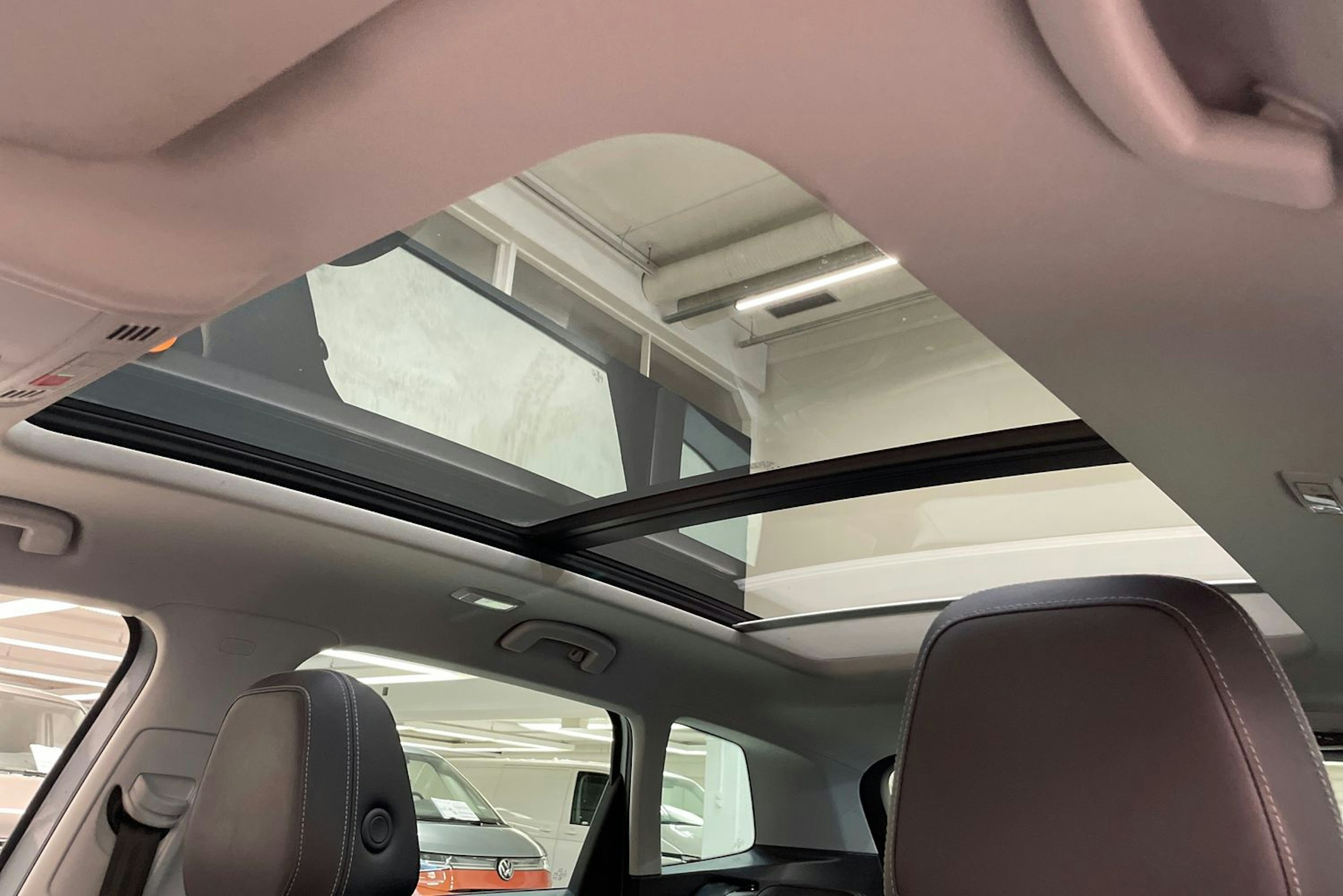 harmaa Skoda Karoq 2019 kuva 37.